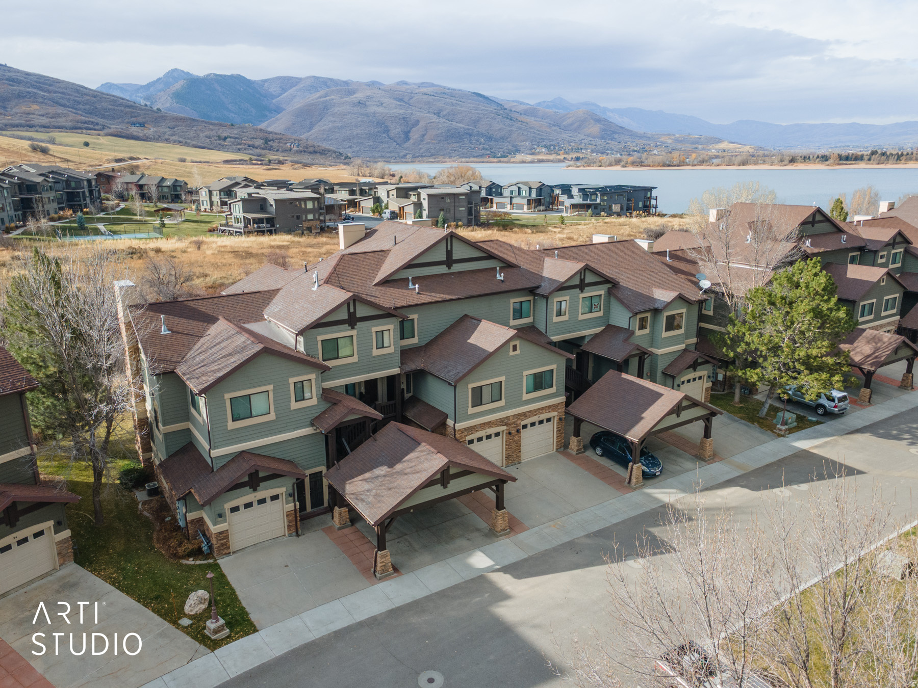 LAKESIDE VILLAGE - Residential