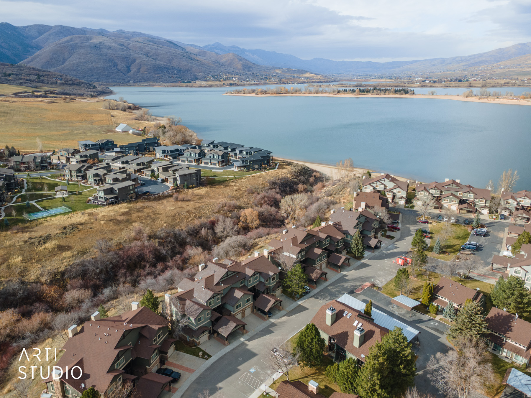 LAKESIDE VILLAGE - Residential