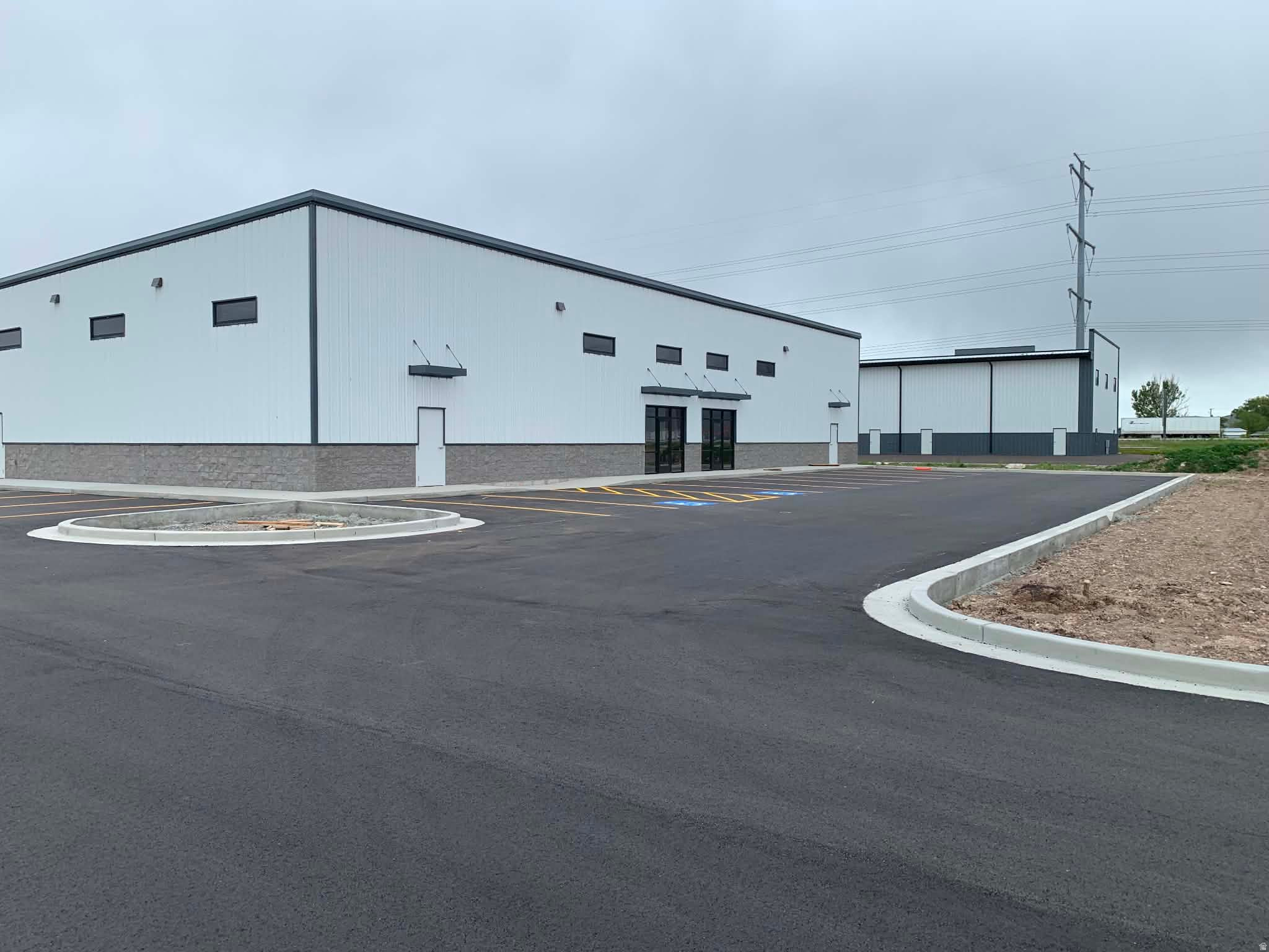 ELWOOD CROSSING - Commercial Sale