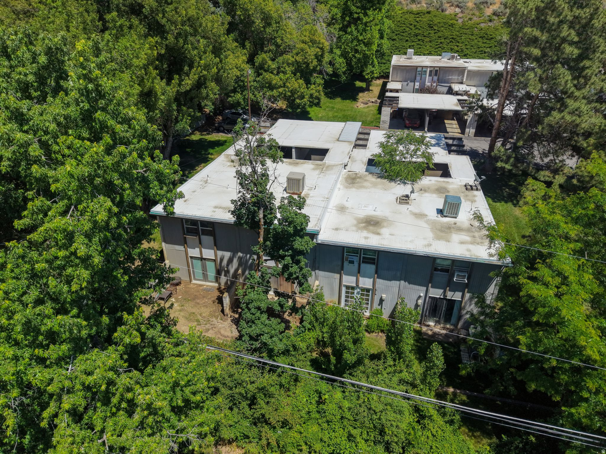 Solid 2-bedroom, 1.5-bath condo ideally located near the base of the Ogden mountains at 1565 E 775 S. Built in 1971, this well-maintained unit has been thoughtfully upgraded with cosmetic improvements throughout current ownership.   Investment Highlights:   Current rent: $1,565/month   HOA: $235/month   Asking price: $260,000   Cap rate: 5.57%   Prime location offering both strong rental demand and proximity to outdoor recreation. Turnkey investment with established tenant and consistent income stream.
