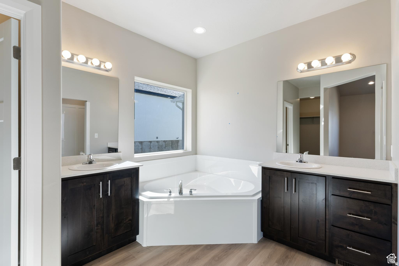 OAKRIDGE COVE - Residential
