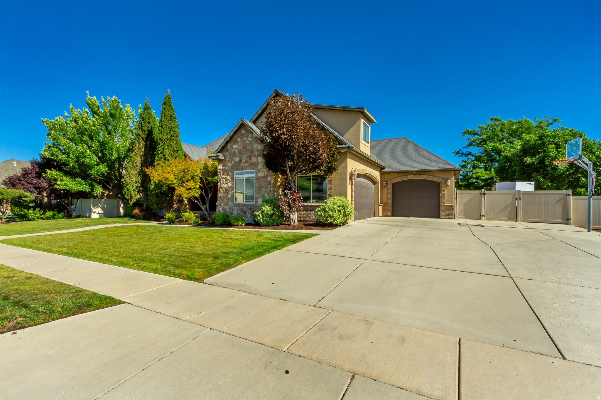 SUNNY RIDGE - Residential