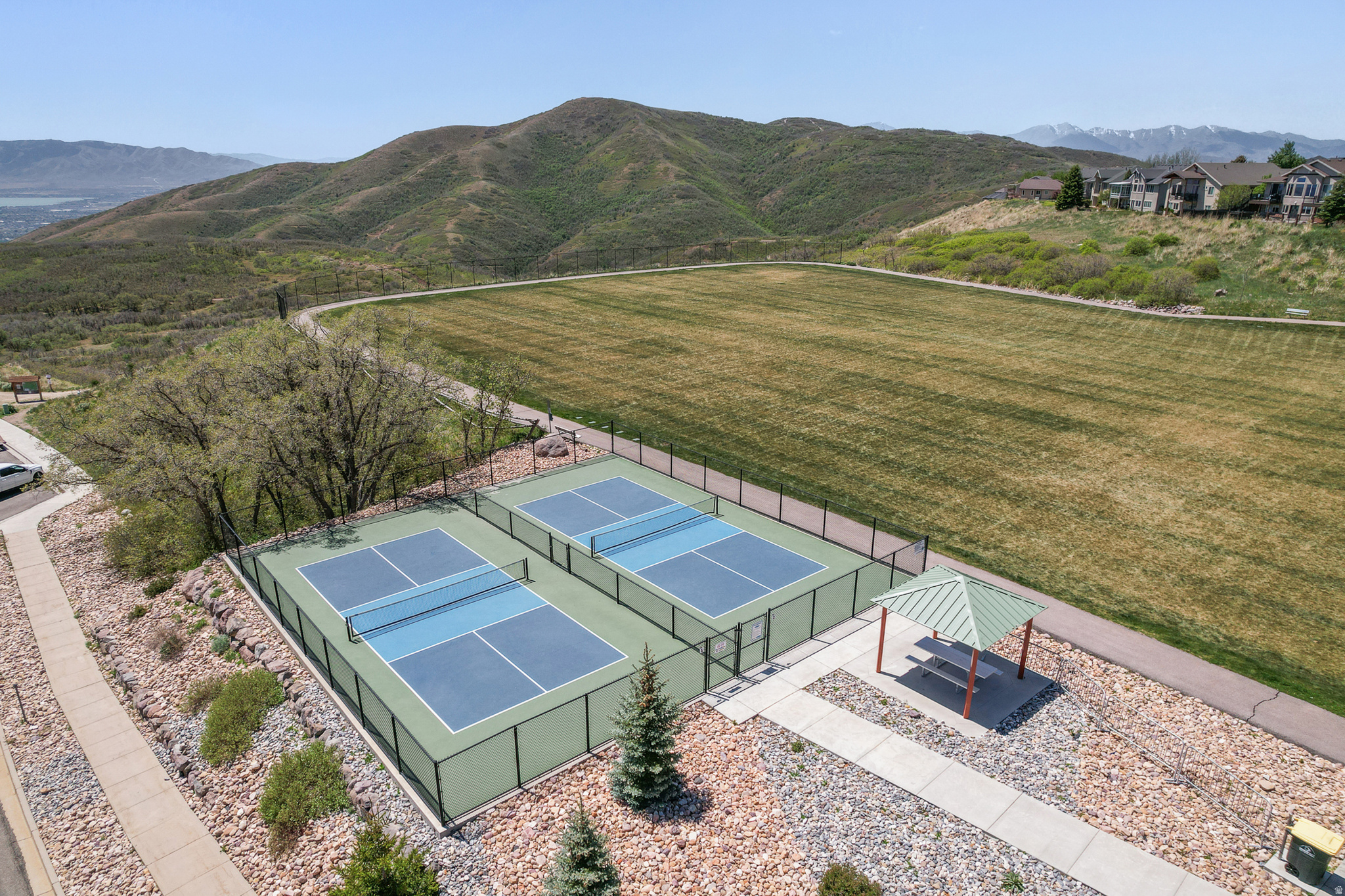 SUNCREST/EDELWEISS - Residential
