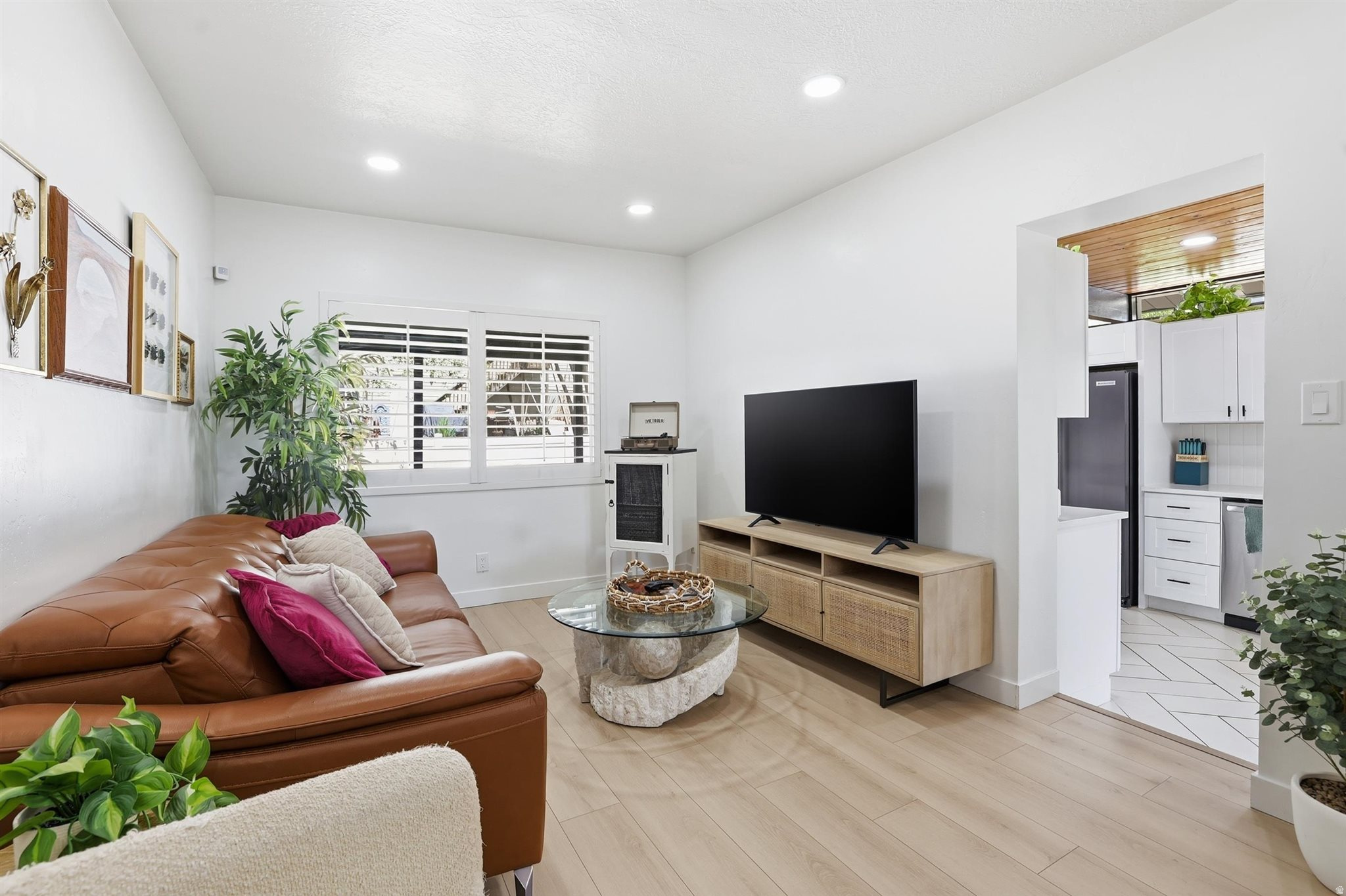 KRISTEN KOVE - Residential