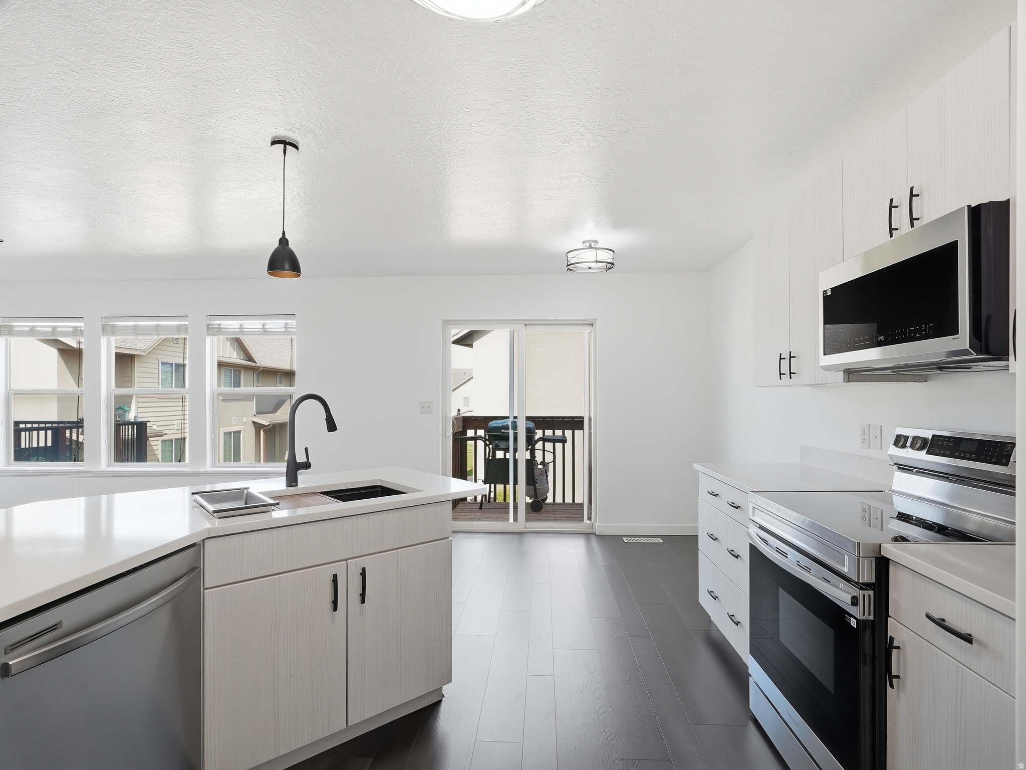WHISPERING WILLOW - Residential