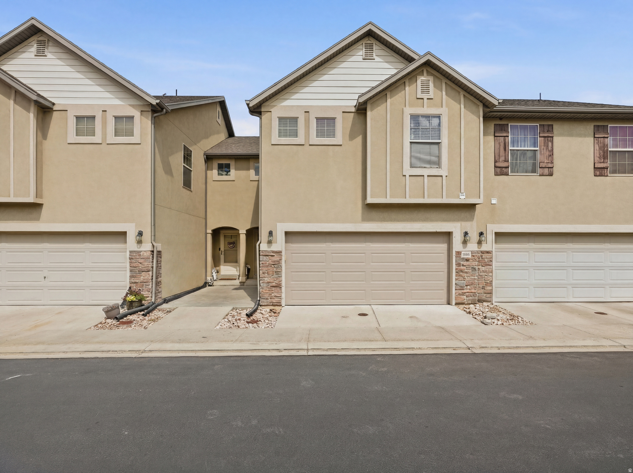 WHISPERING WILLOW - Residential
