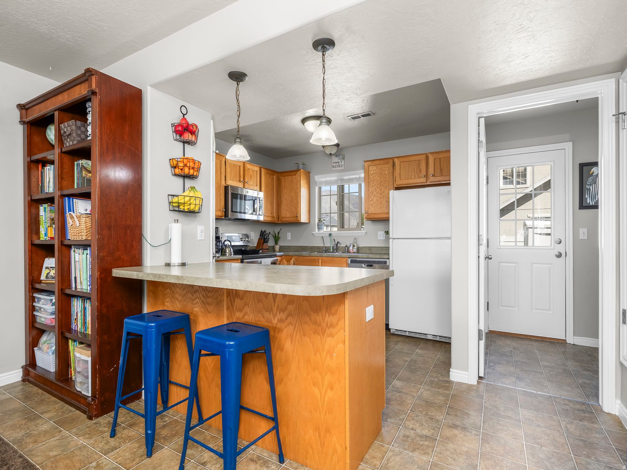 TOWNHOMES AT CAMELOT - Residential