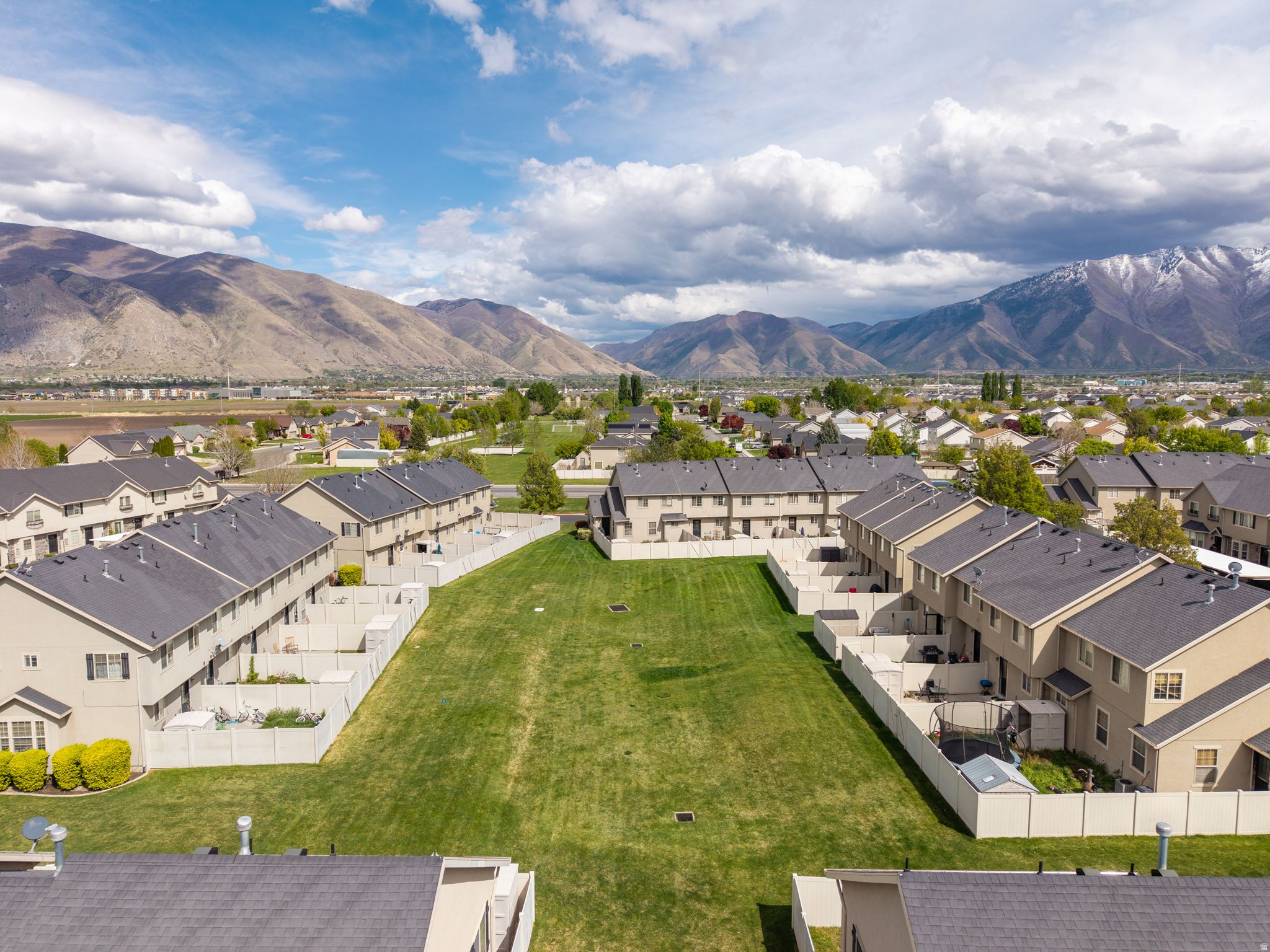 TOWNHOMES AT CAMELOT - Residential