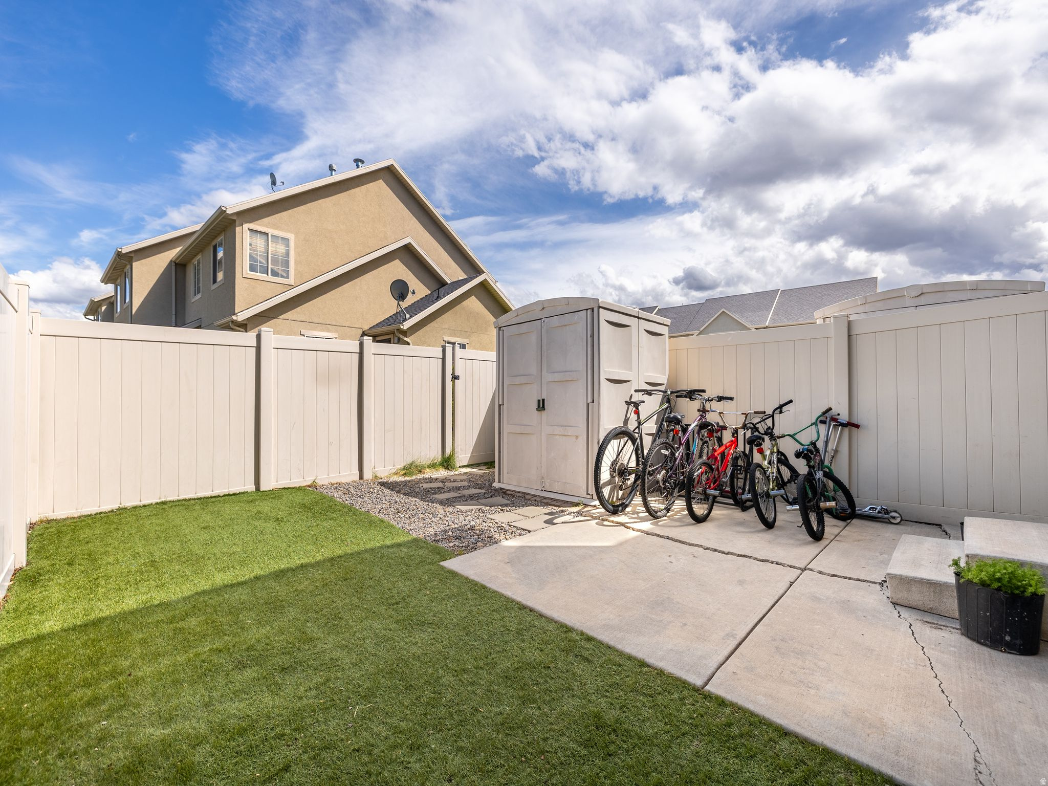 TOWNHOMES AT CAMELOT - Residential
