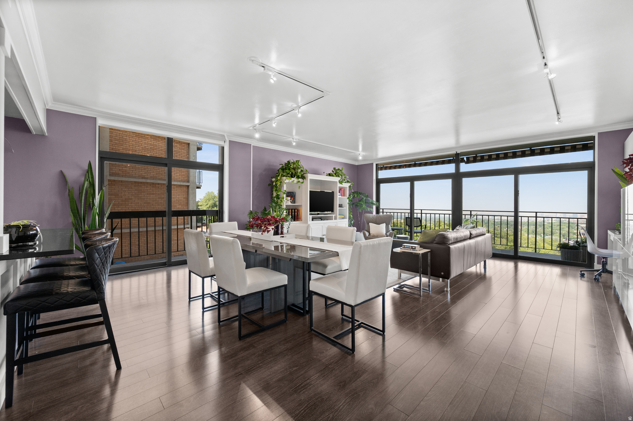 DONNER TOWERS - Residential