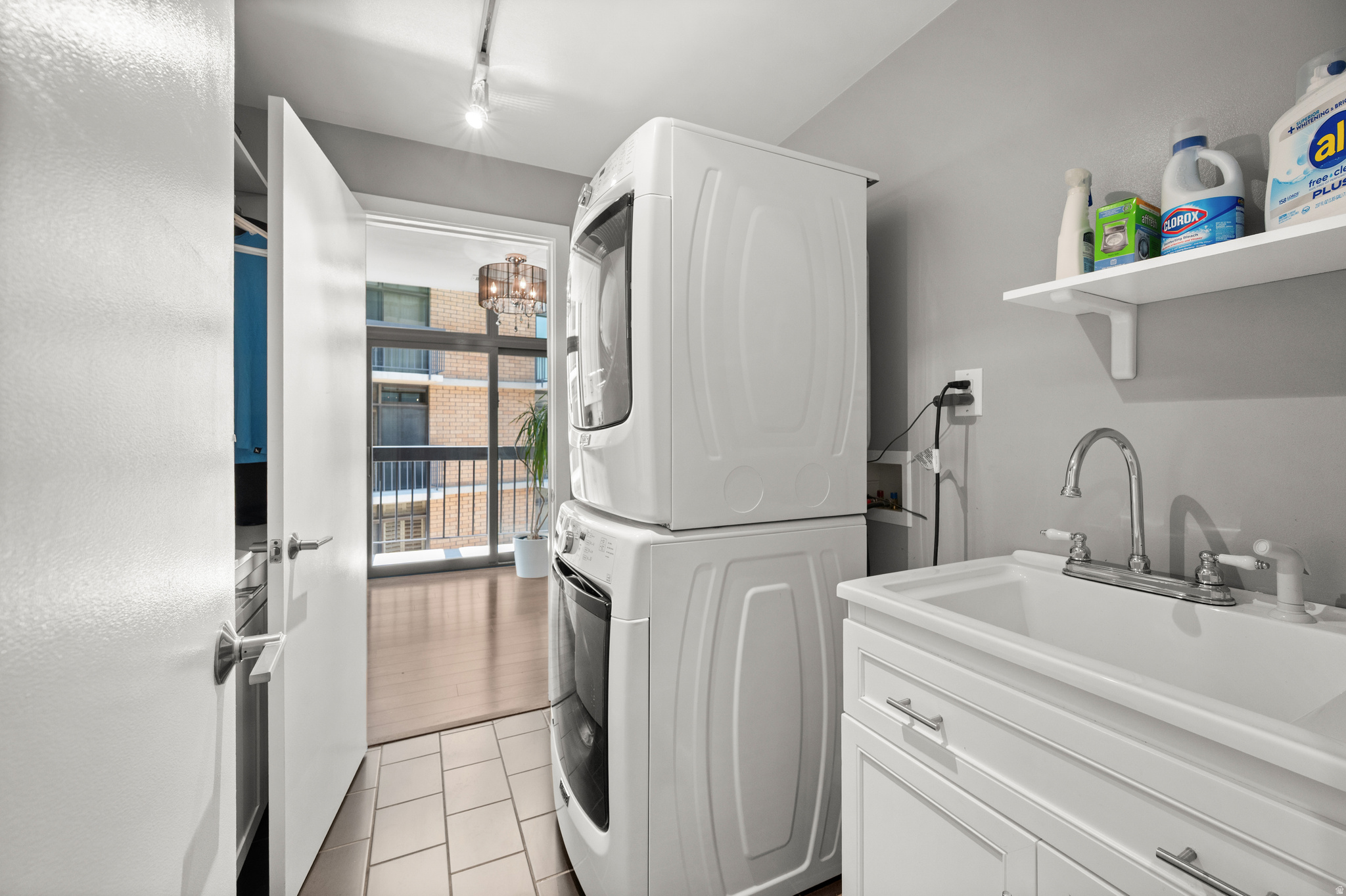 DONNER TOWERS - Residential