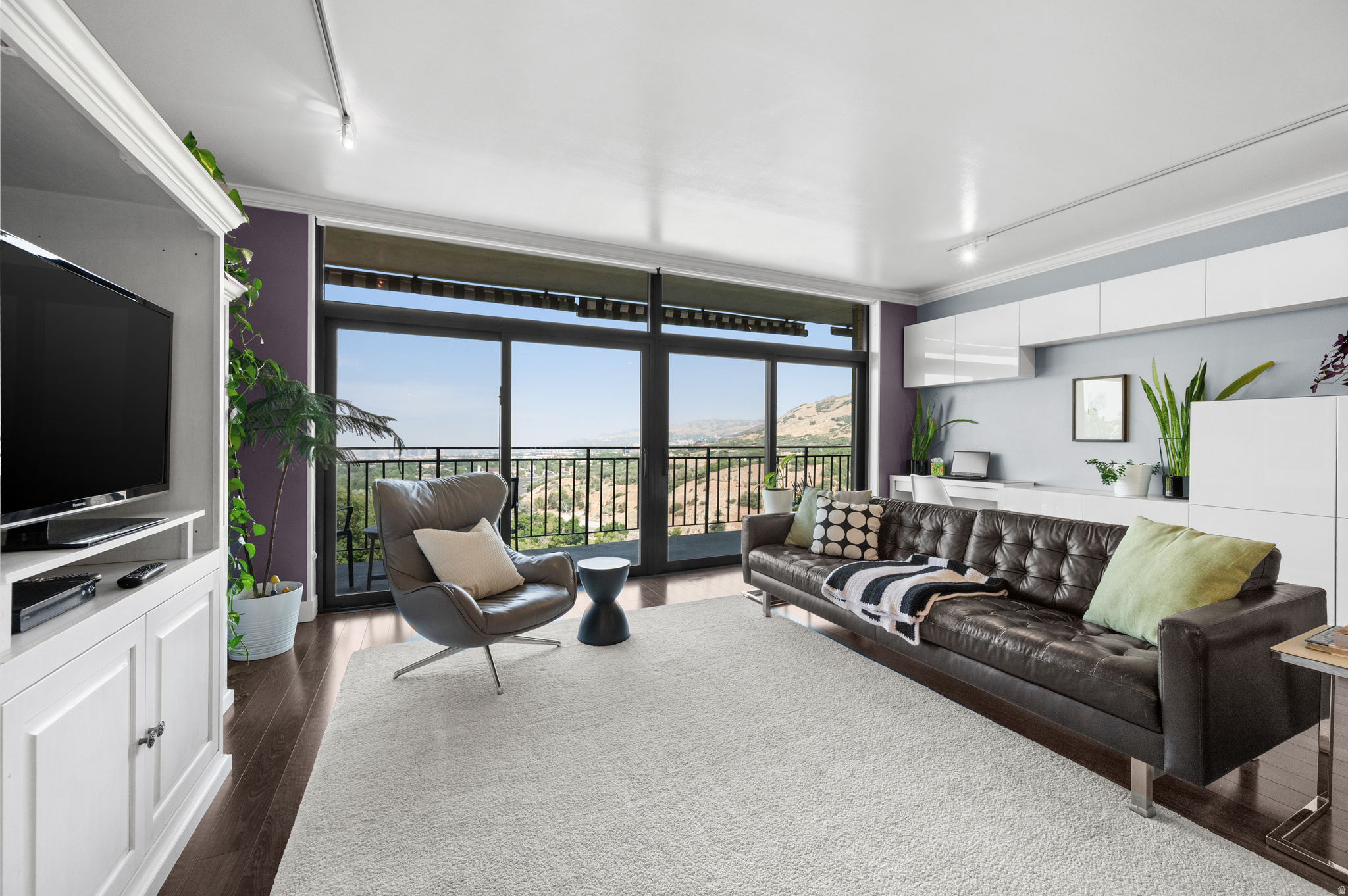 DONNER TOWERS - Residential