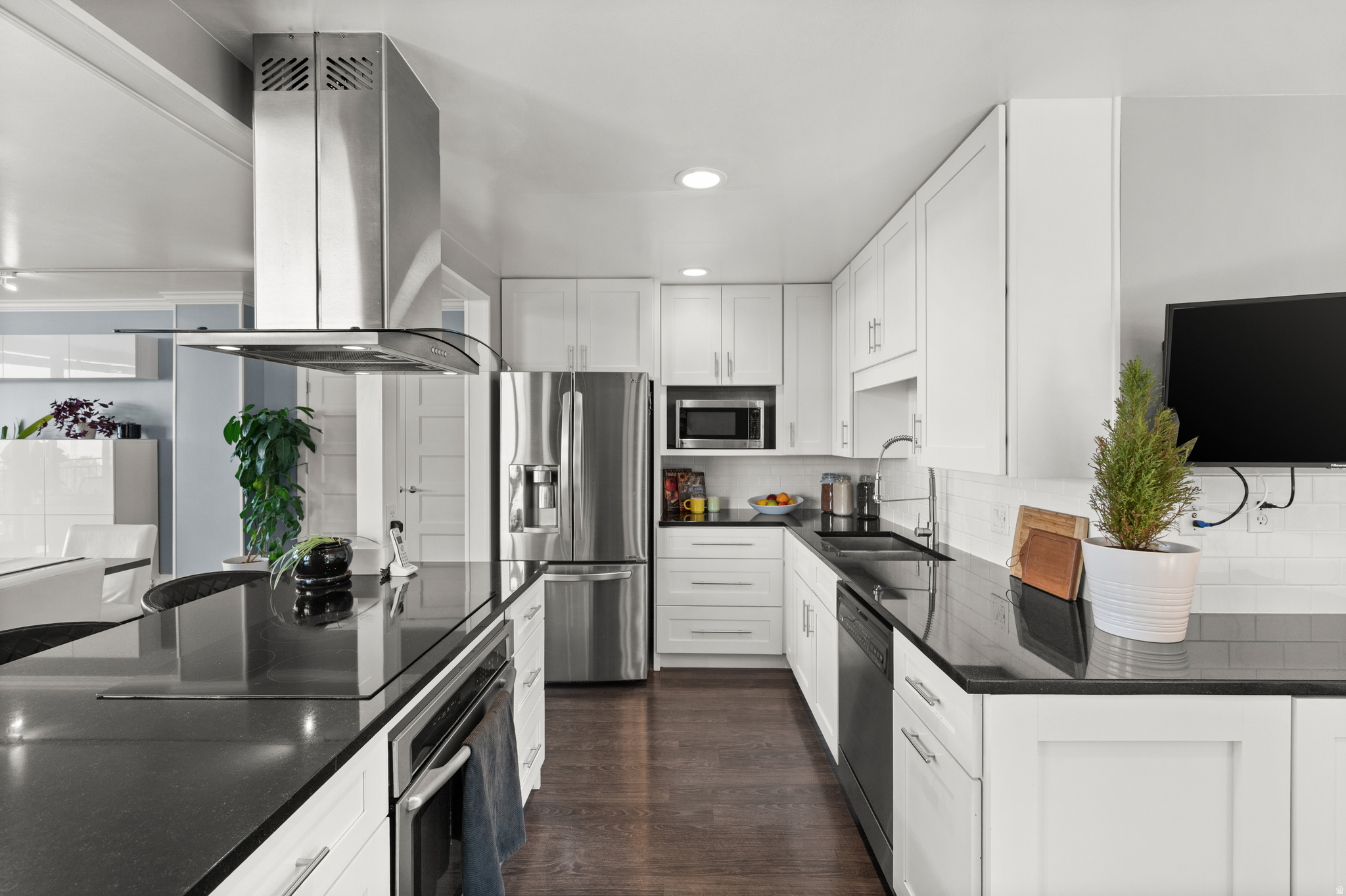 DONNER TOWERS - Residential