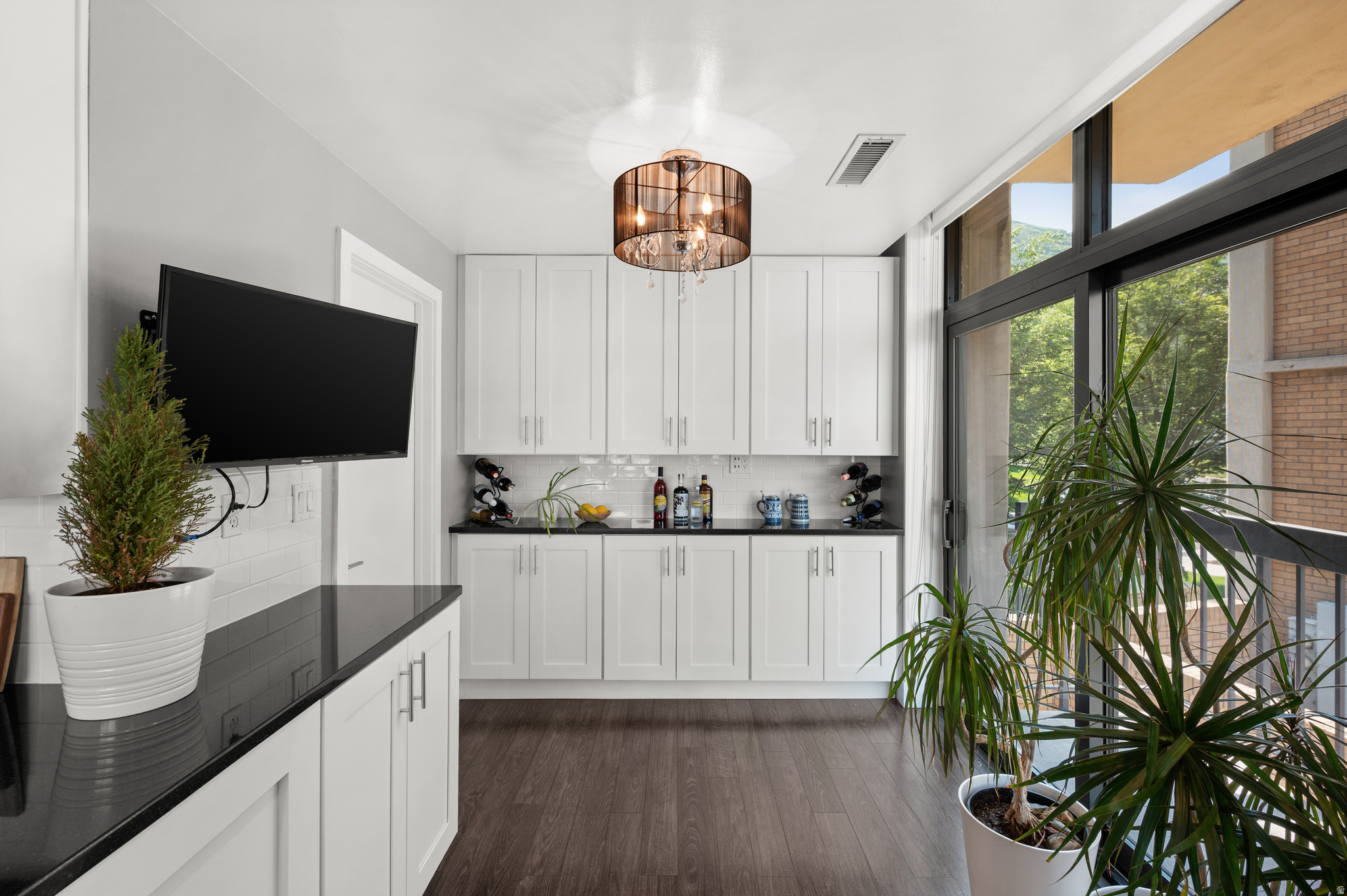 DONNER TOWERS - Residential
