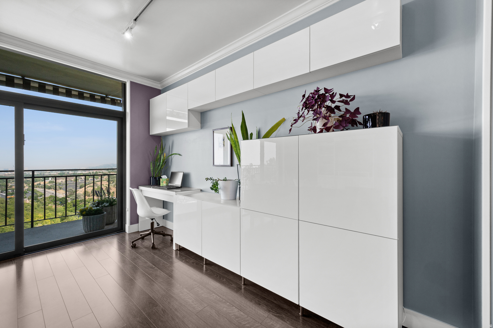 DONNER TOWERS - Residential