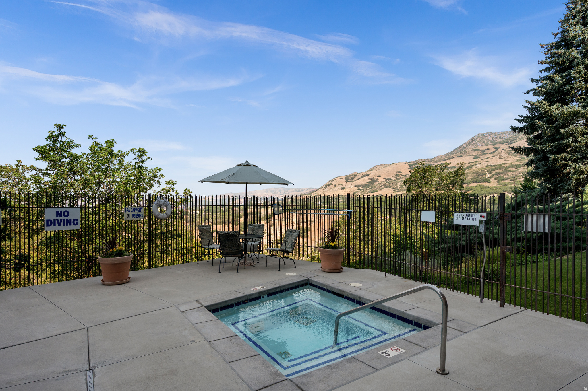 DONNER TOWERS - Residential