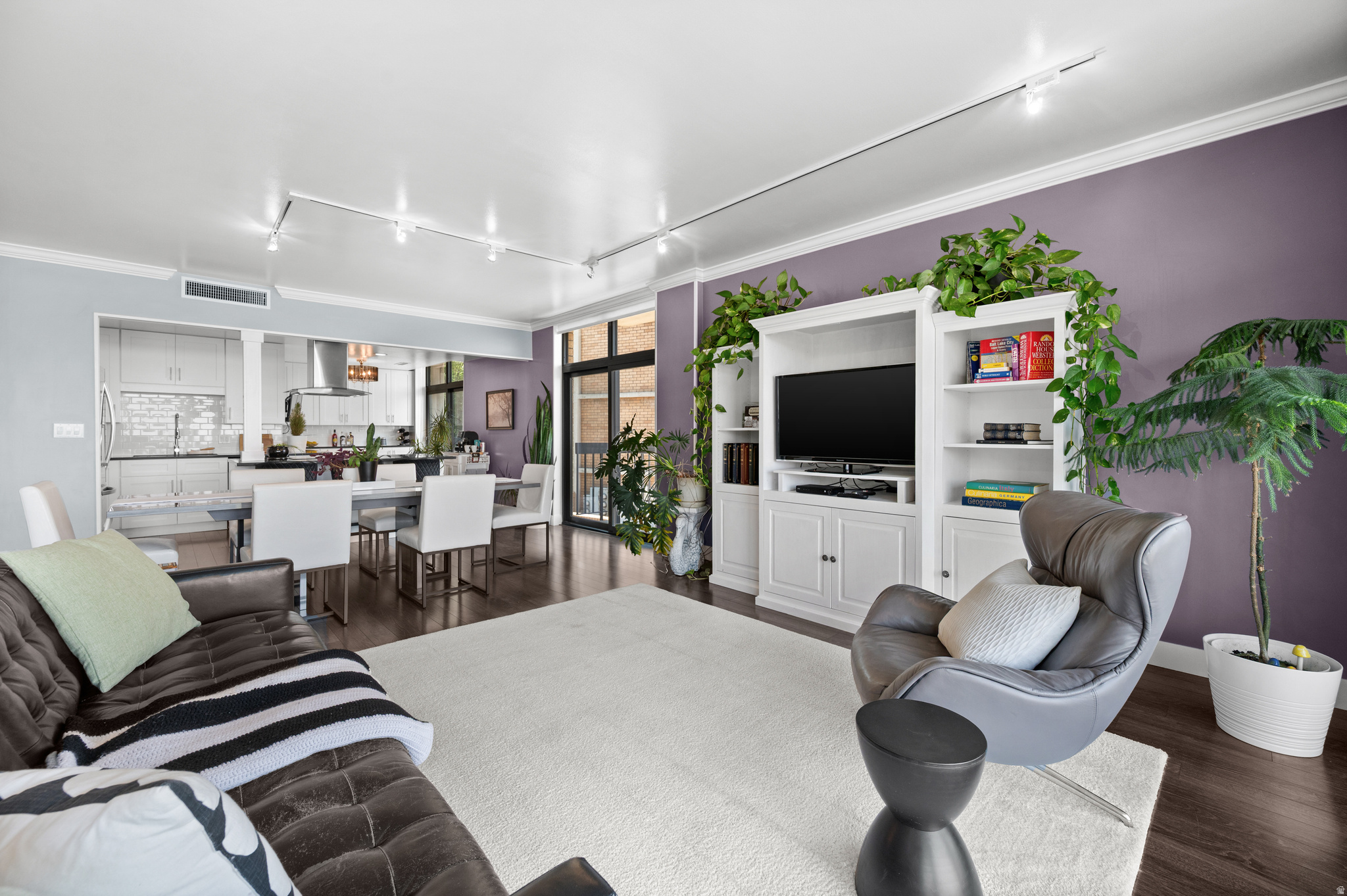 DONNER TOWERS - Residential