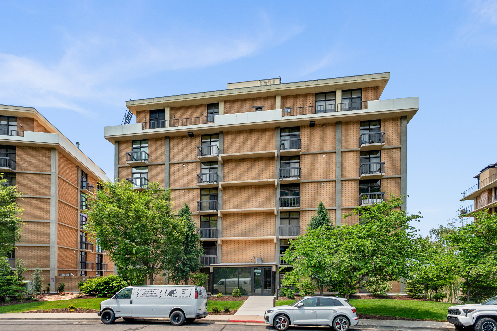 DONNER TOWERS - Residential