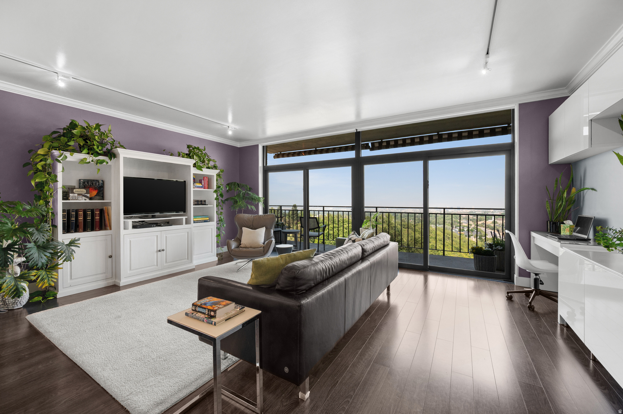 DONNER TOWERS - Residential
