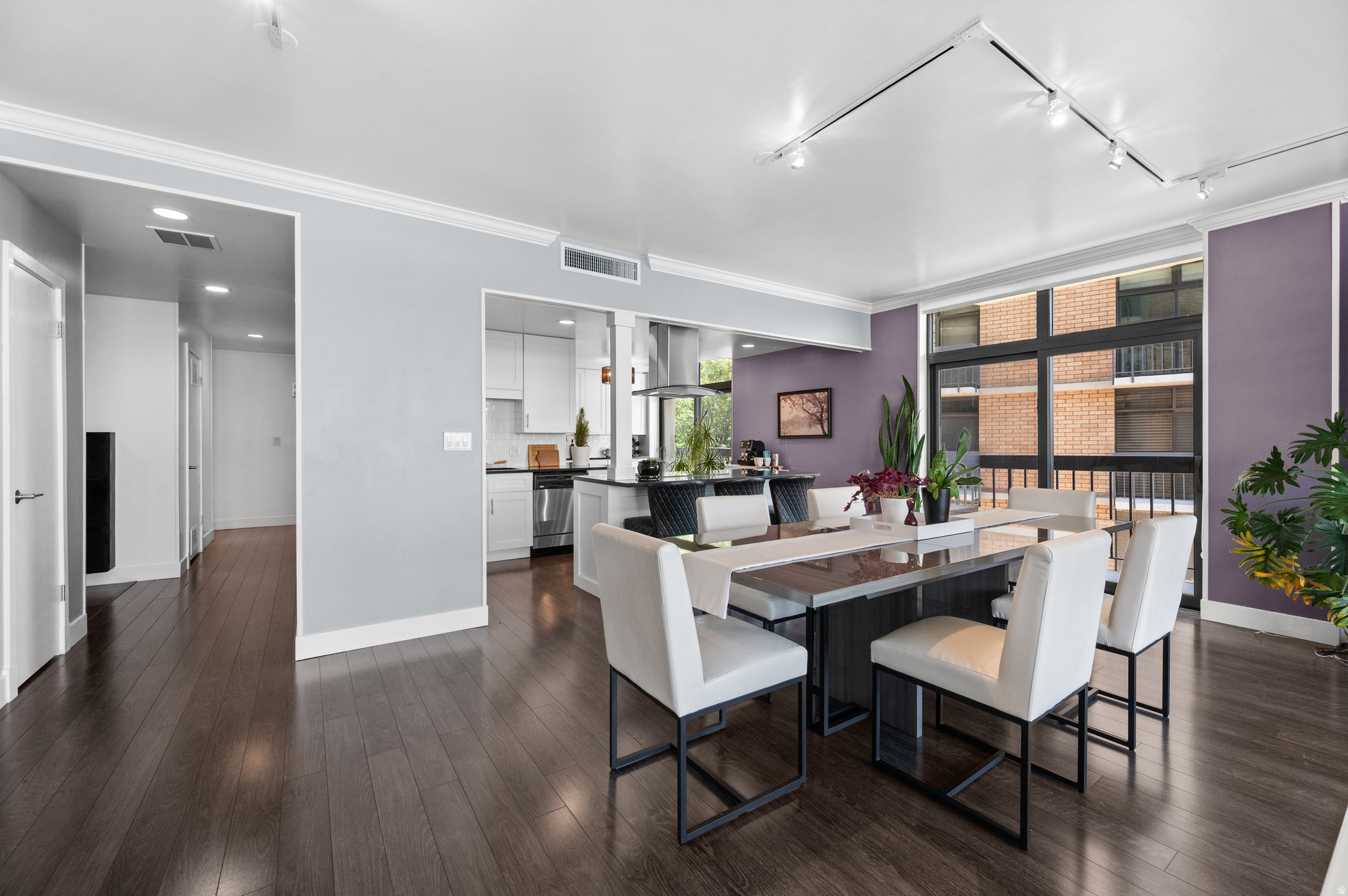 DONNER TOWERS - Residential