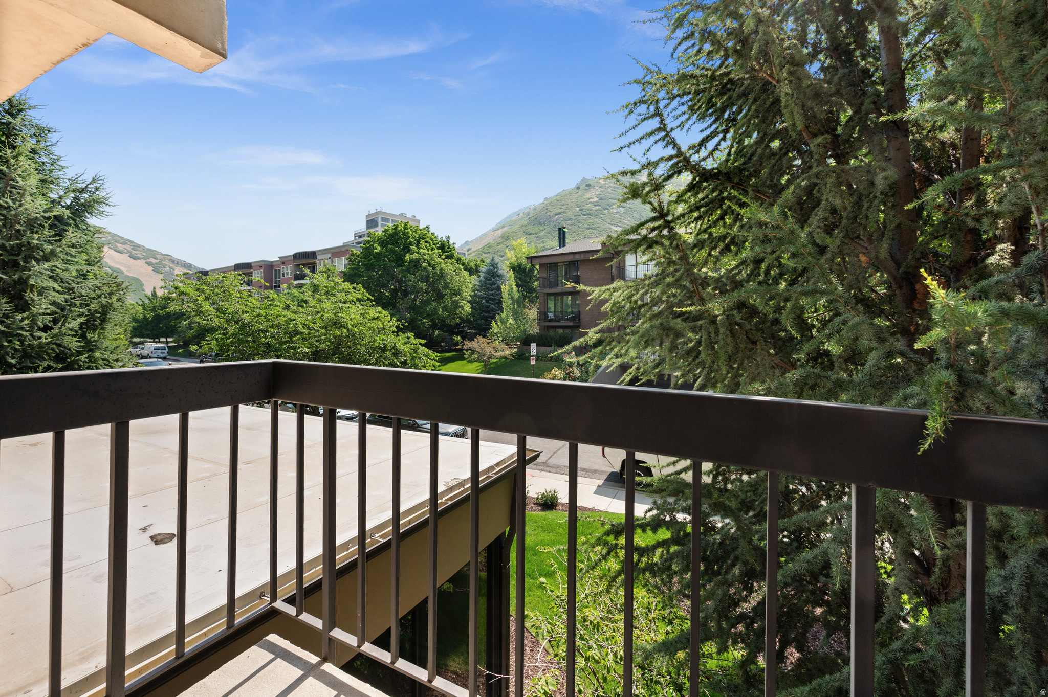 DONNER TOWERS - Residential