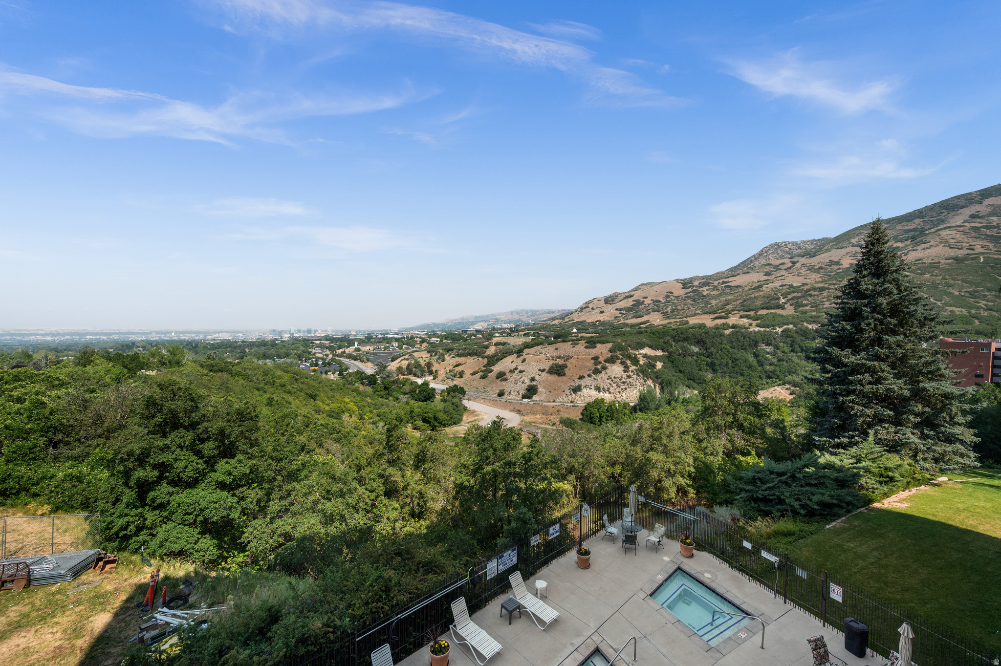DONNER TOWERS - Residential