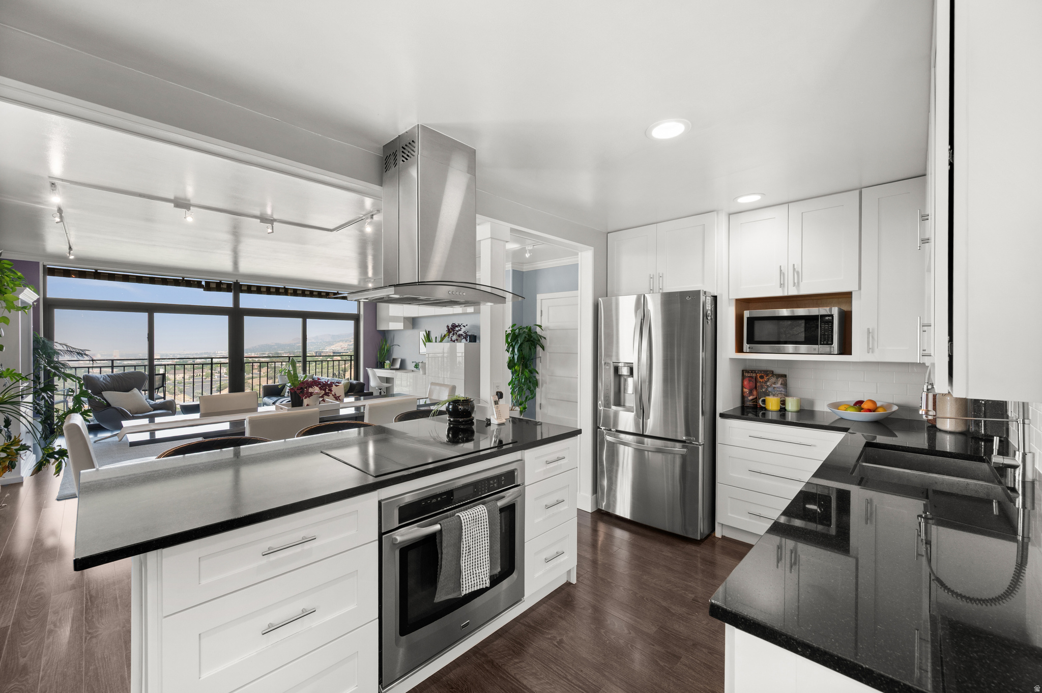 DONNER TOWERS - Residential