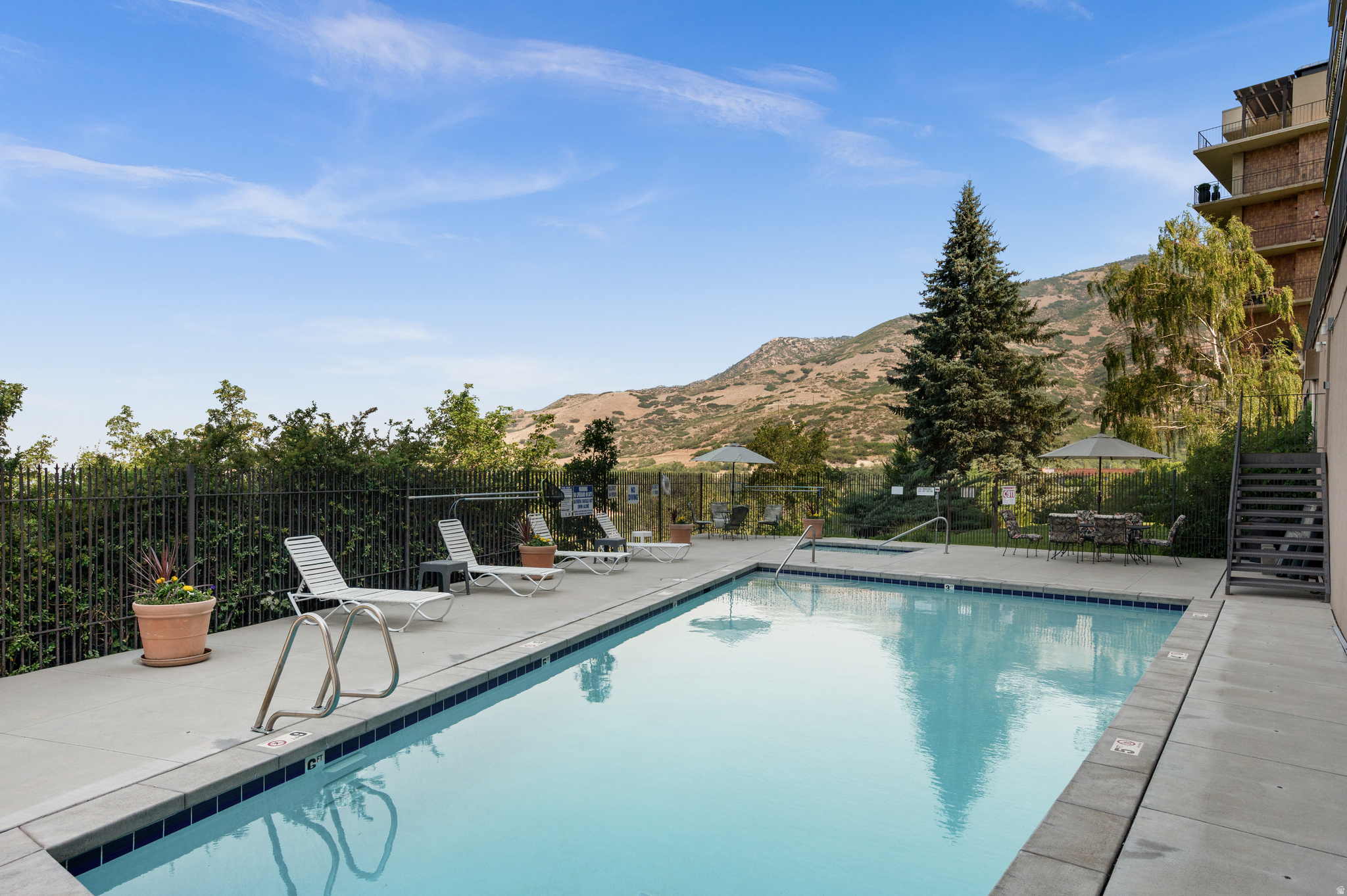 DONNER TOWERS - Residential