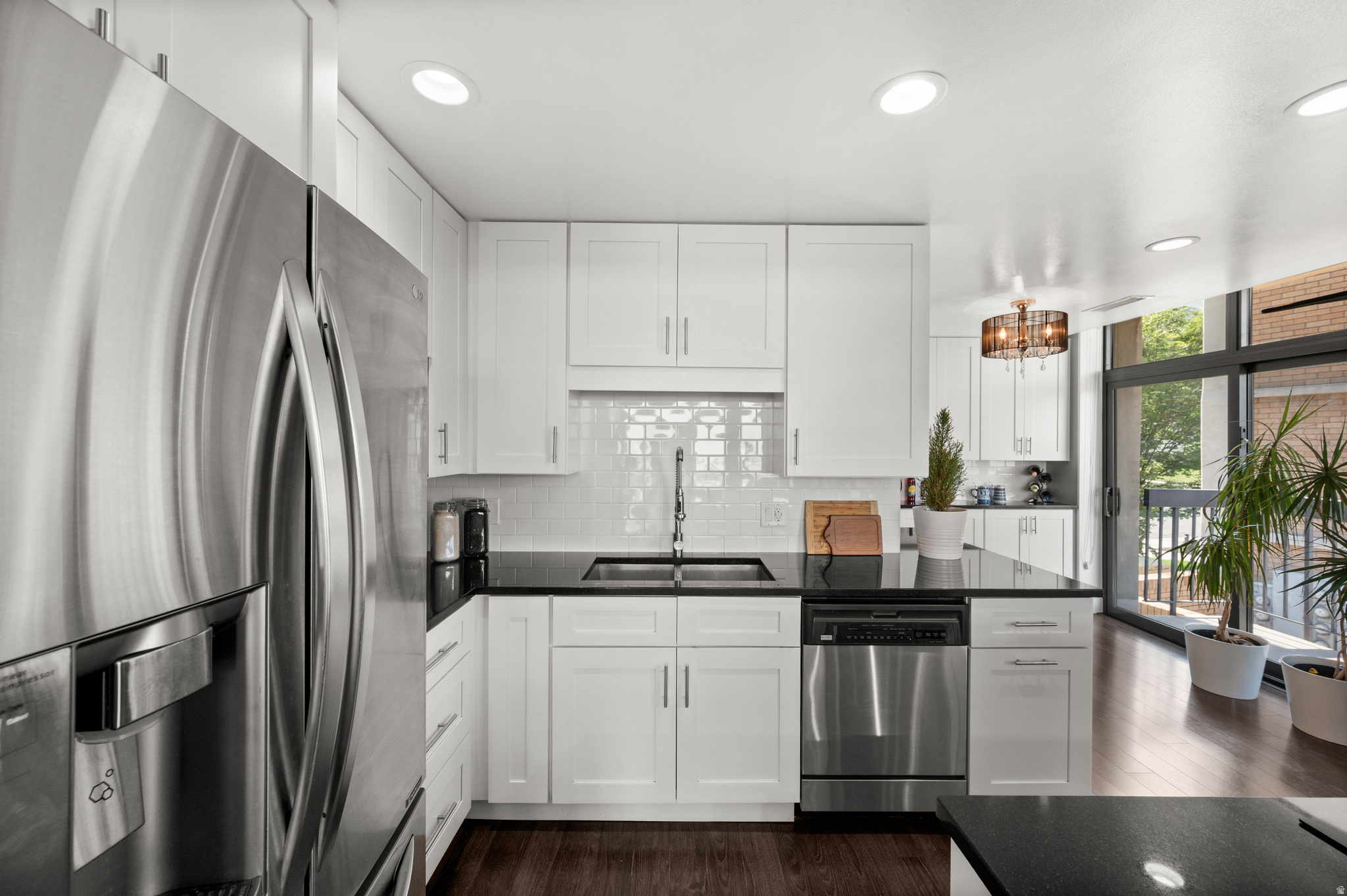 DONNER TOWERS - Residential