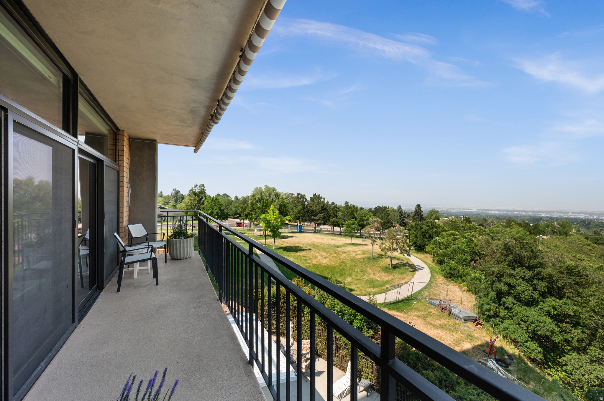 DONNER TOWERS - Residential