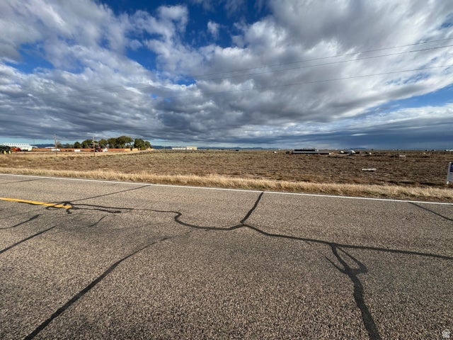 Great 2.04 acre commercial lot available for sale with 0.500 acre foot of water right #71-1221 (Priority Date 3/30/1942). Well start card has been approved for immediate well drilling for your next great business idea. Power is available right to the property. If you have been thinking of a place for storage units, or to put in a car wash or any other great business idea, this is the perfect highway commercial