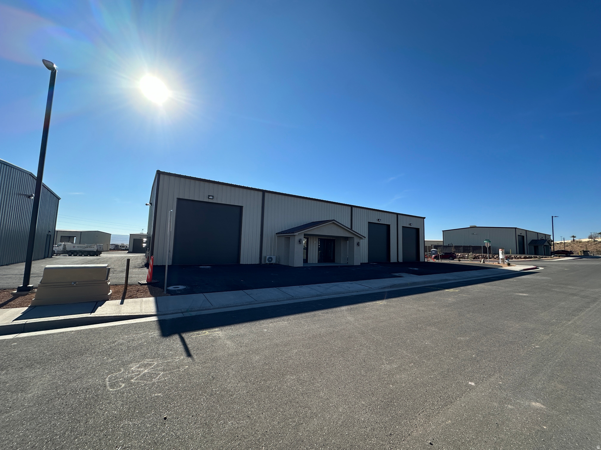 Mutli Tenant industrial property located in Hurricane UT. Leases are NNN. 2 tenants, seperately metered space. Building has 3 phase power, fenced yard, drive through bays, 6 overhead doors