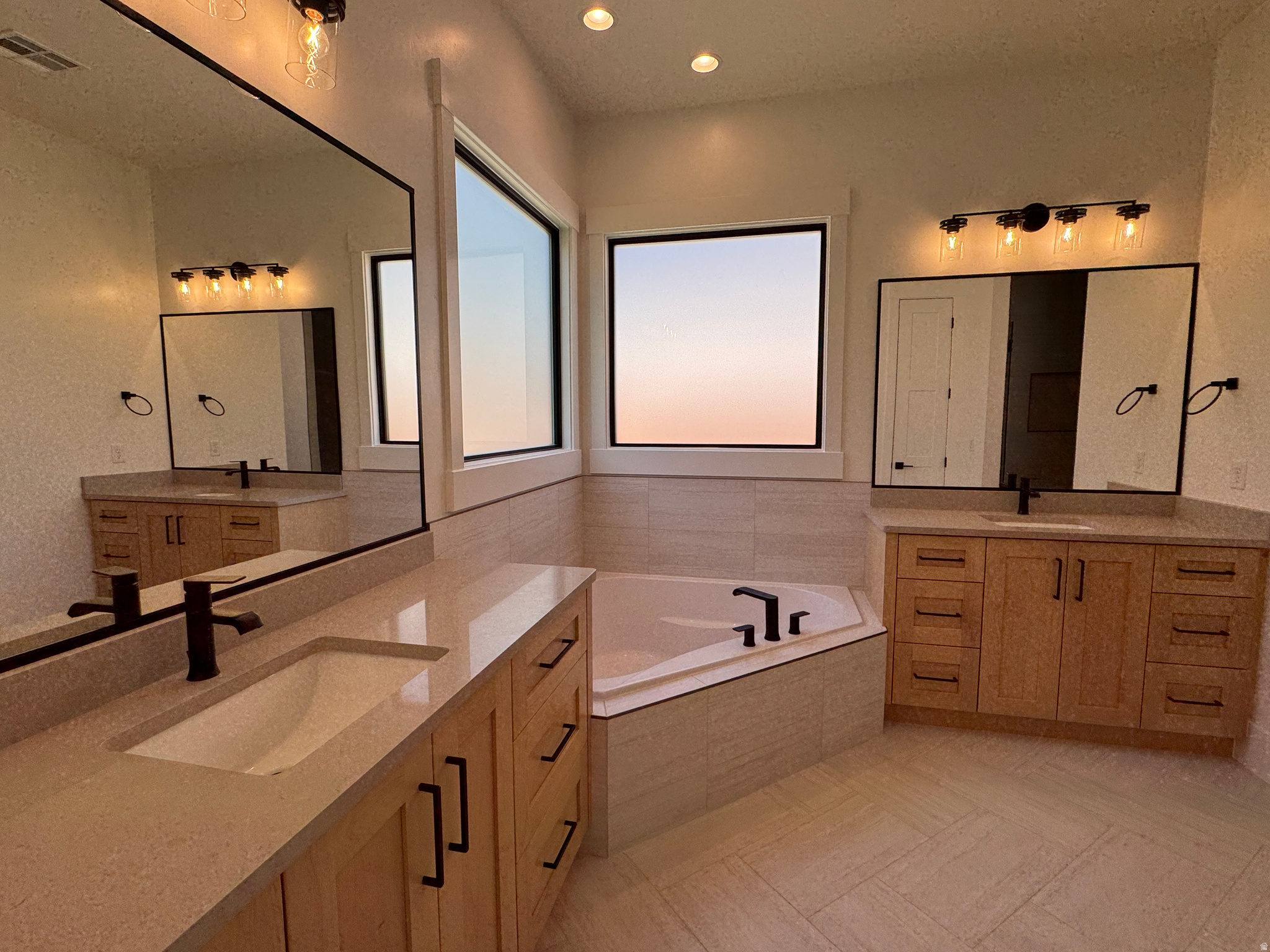 RED MESA @ SUNRISE VALLEY - Residential