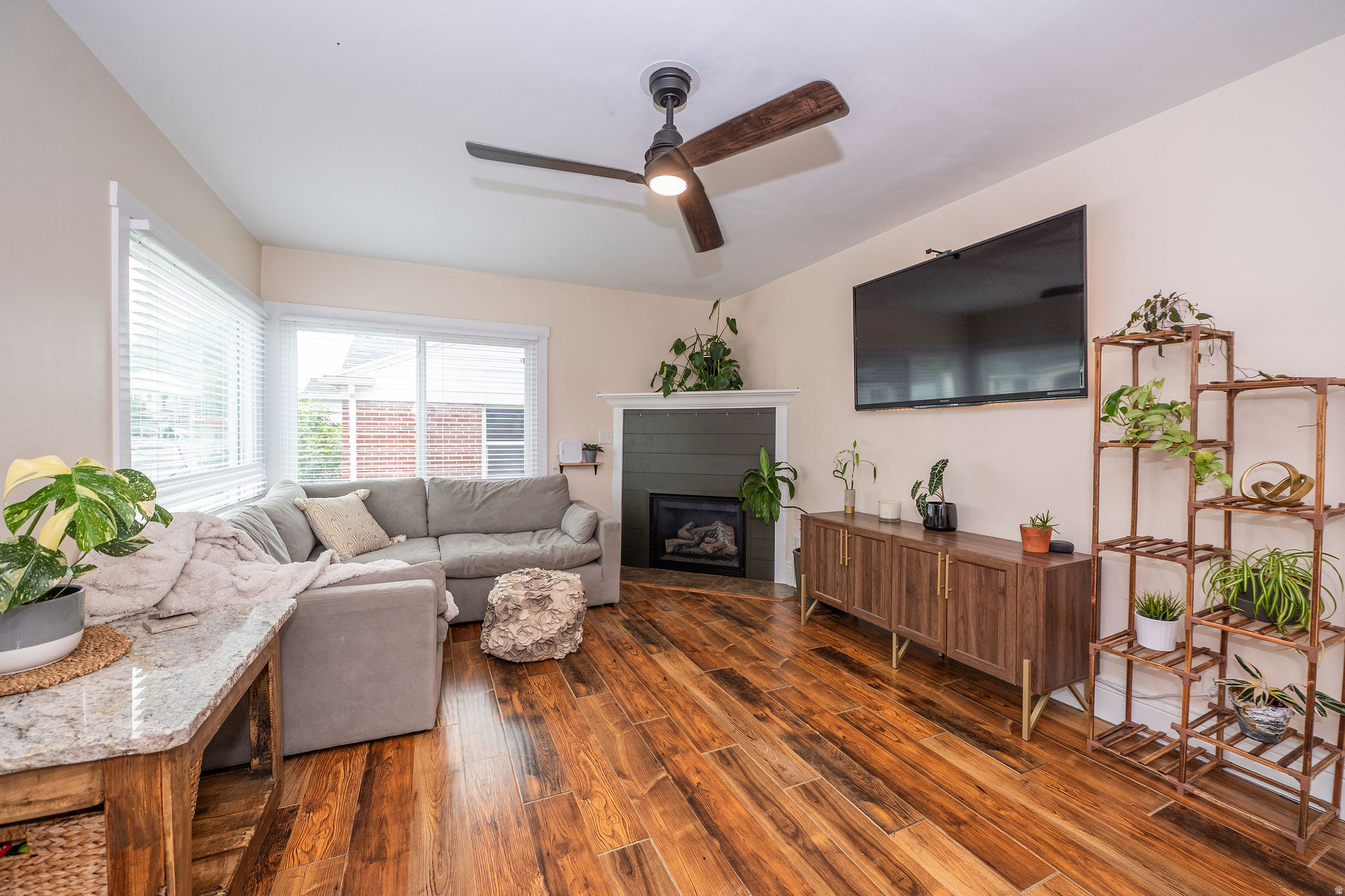 COUNTRY CLUB HEIGHTS - Residential