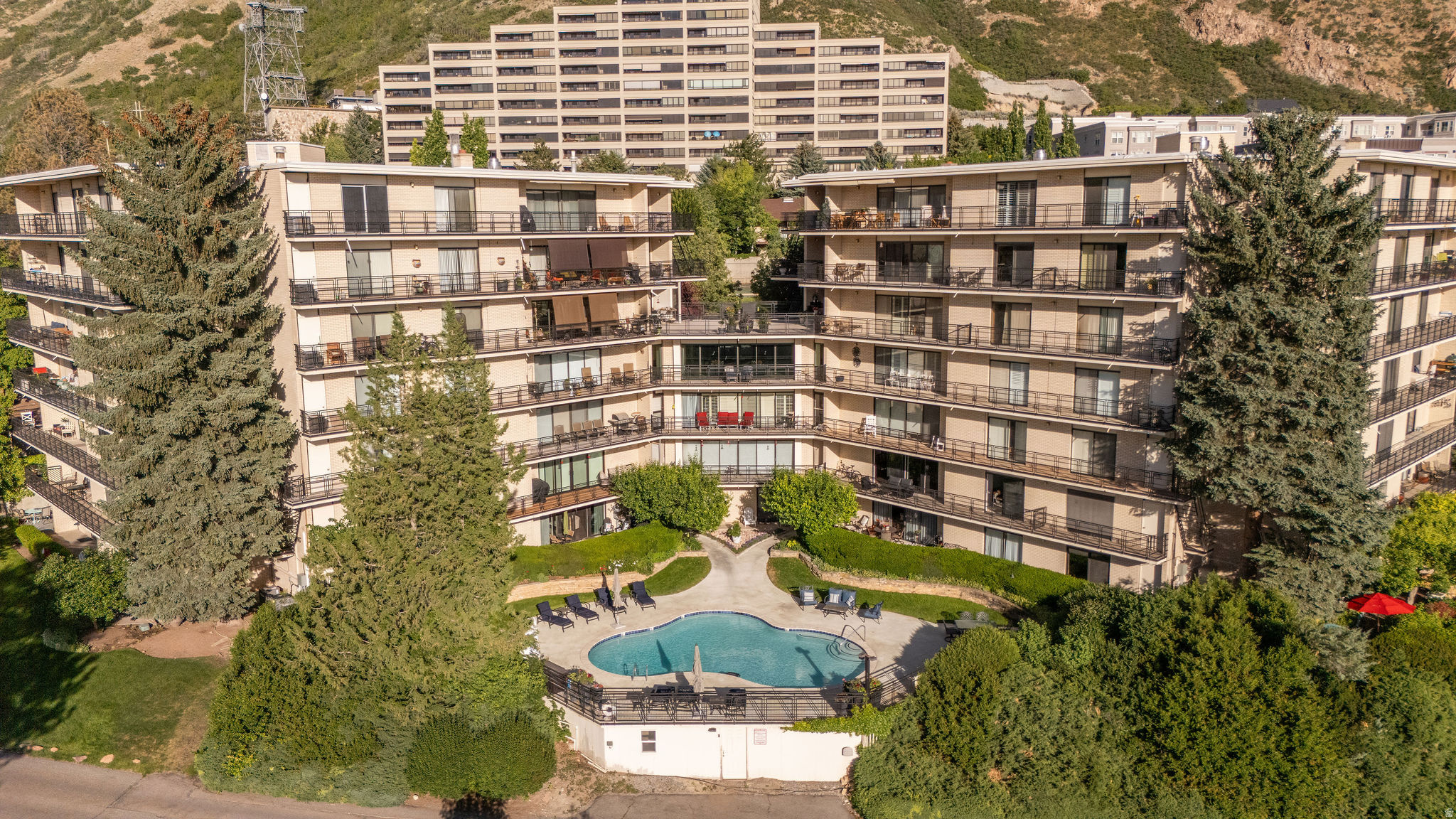 OAKCREST GARDENS - Residential