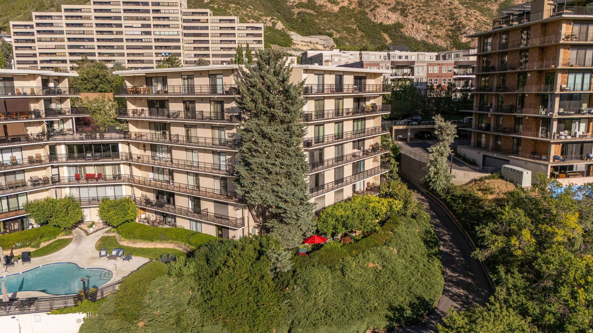 OAKCREST GARDENS - Residential