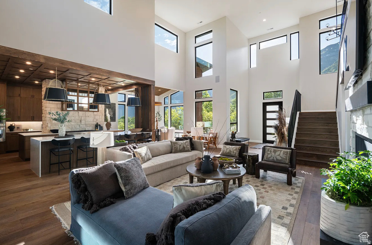 SUMMIT CREEK - Residential