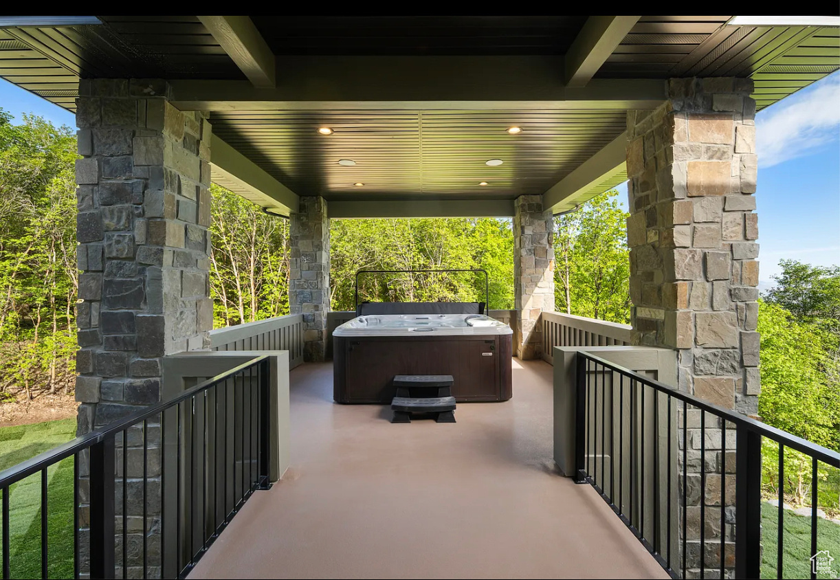 SUMMIT CREEK - Residential