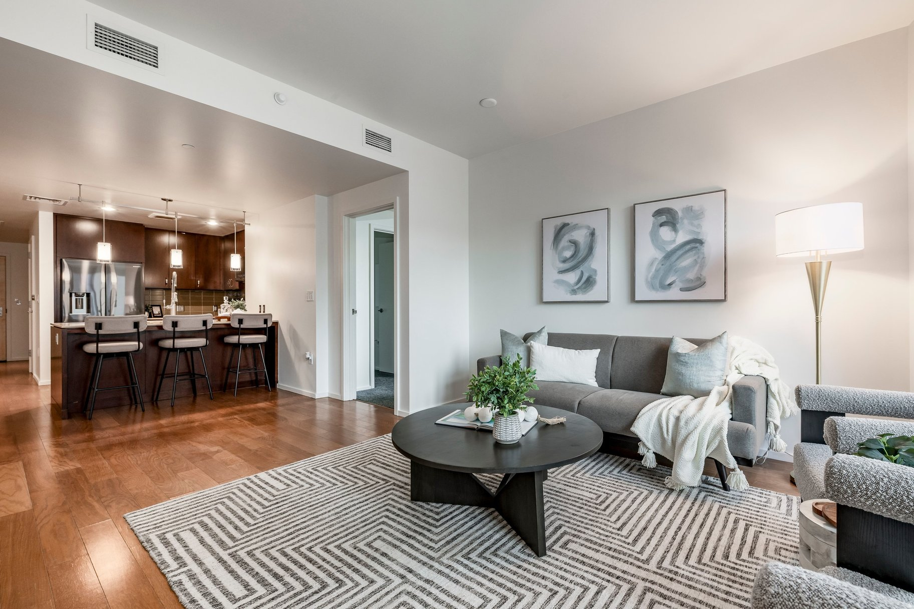THE REGENT - Residential
