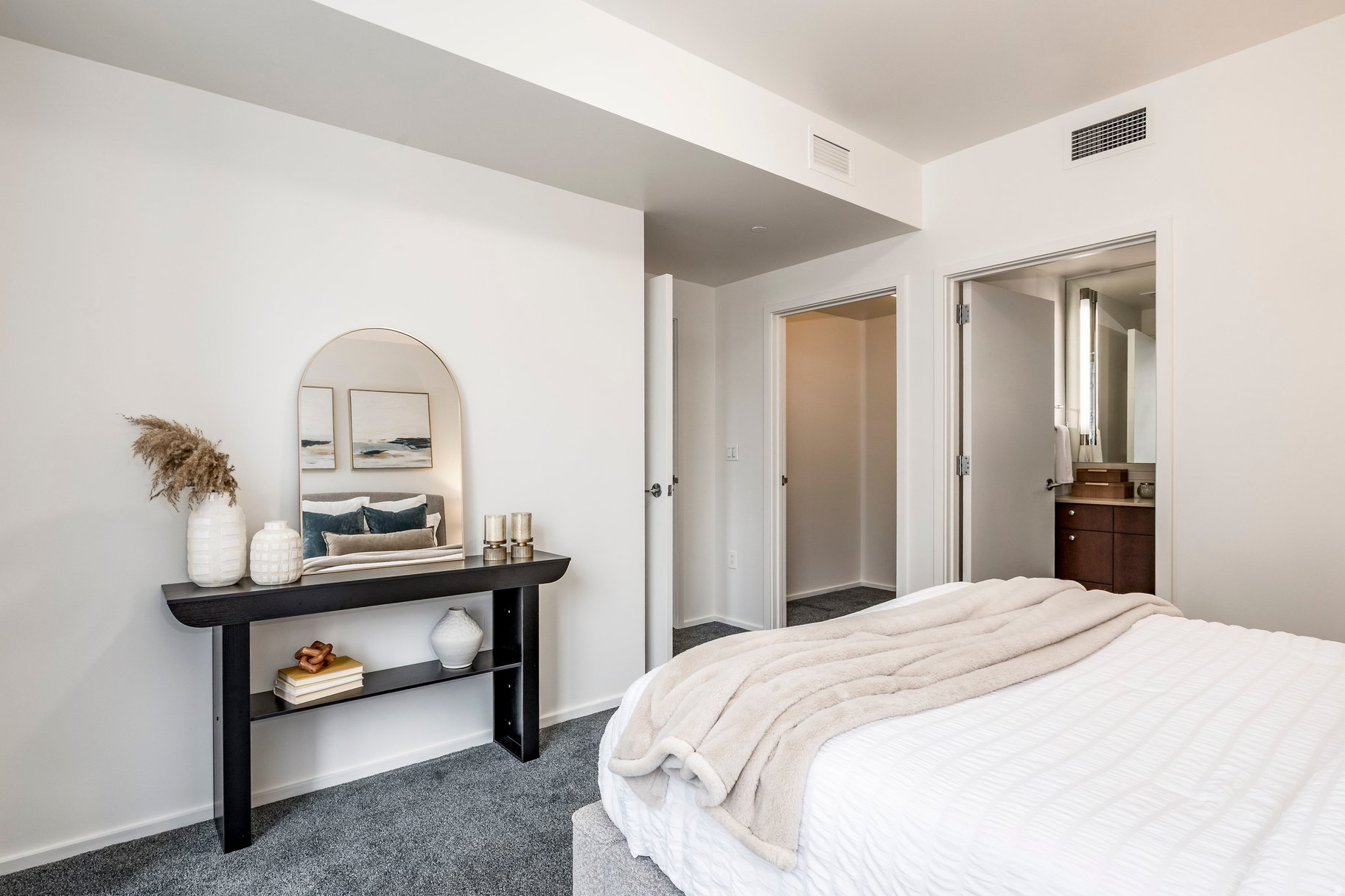 THE REGENT - Residential