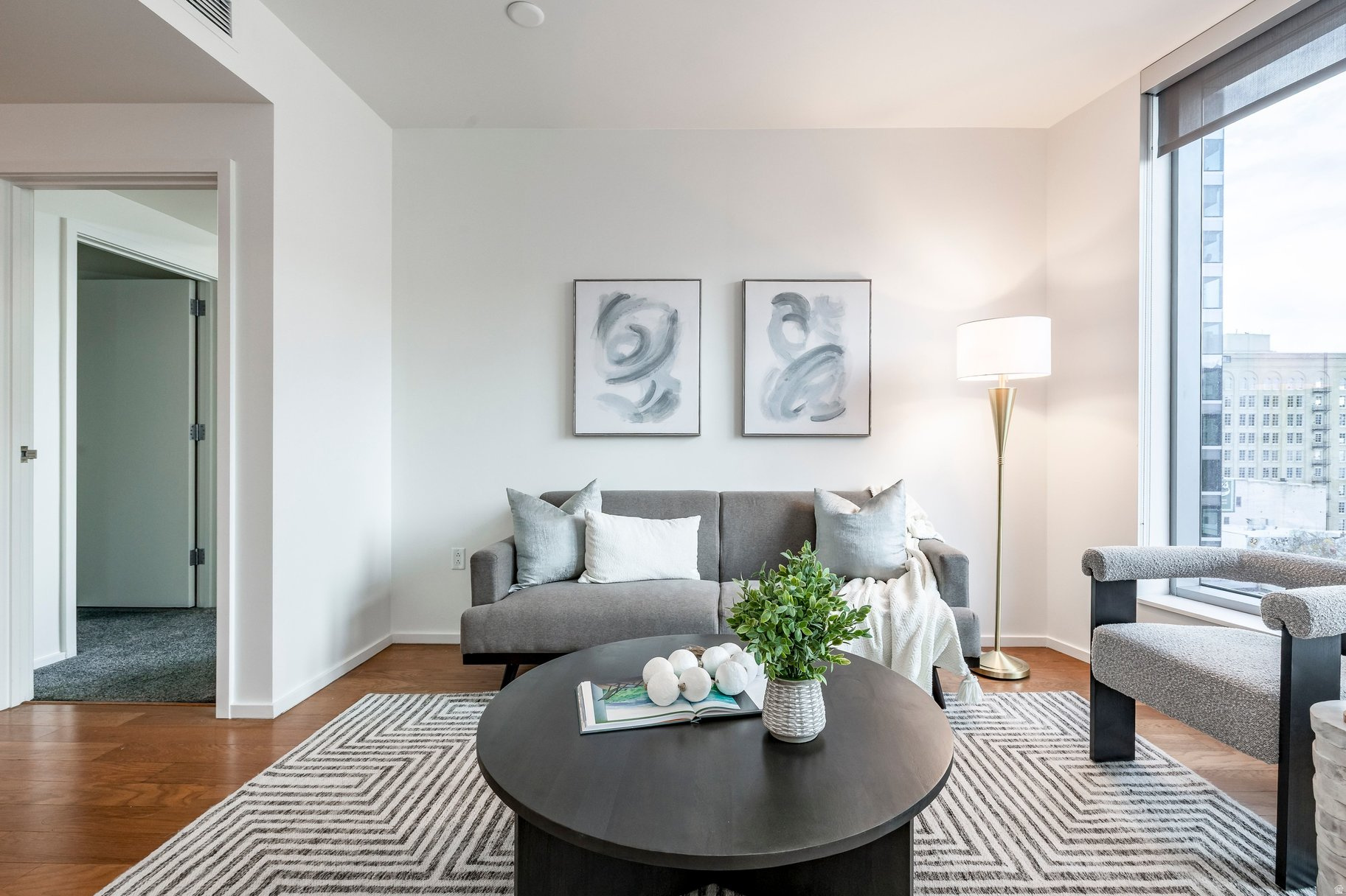 THE REGENT - Residential