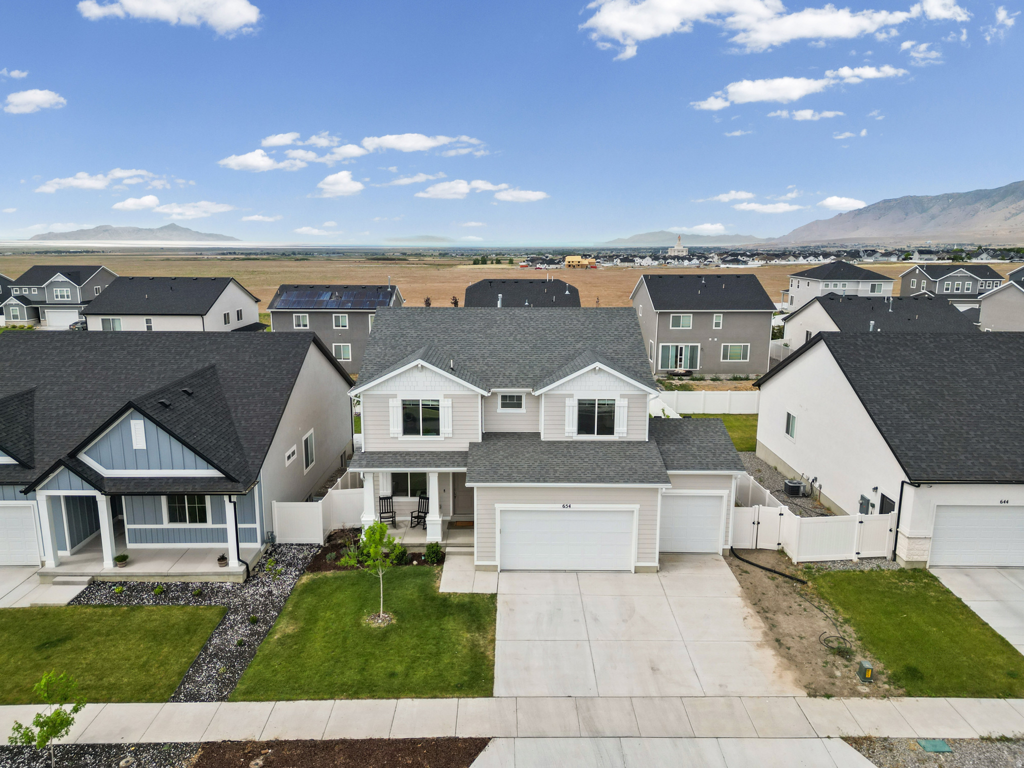 LEXINGTON GREENS - Residential
