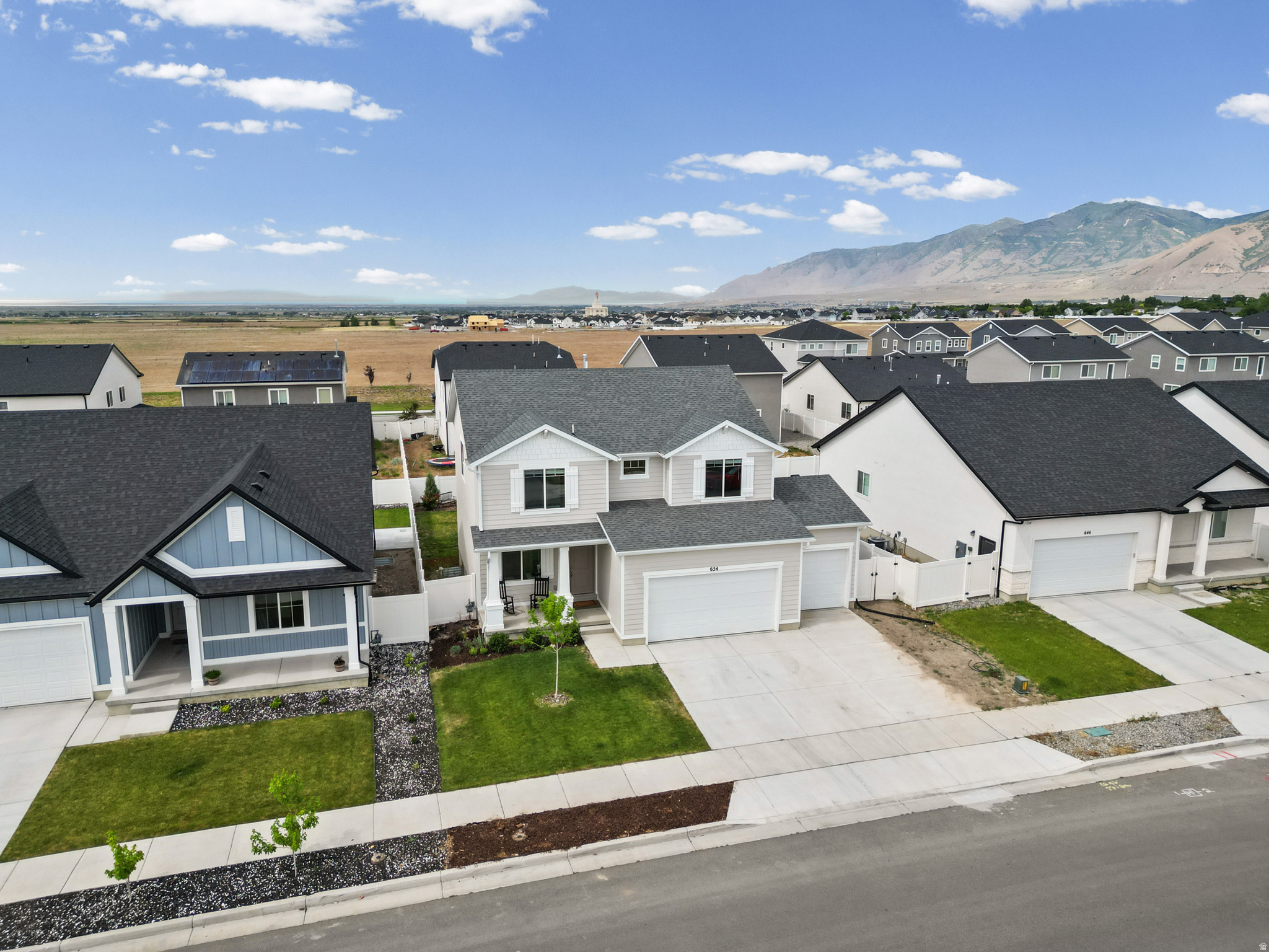 LEXINGTON GREENS - Residential