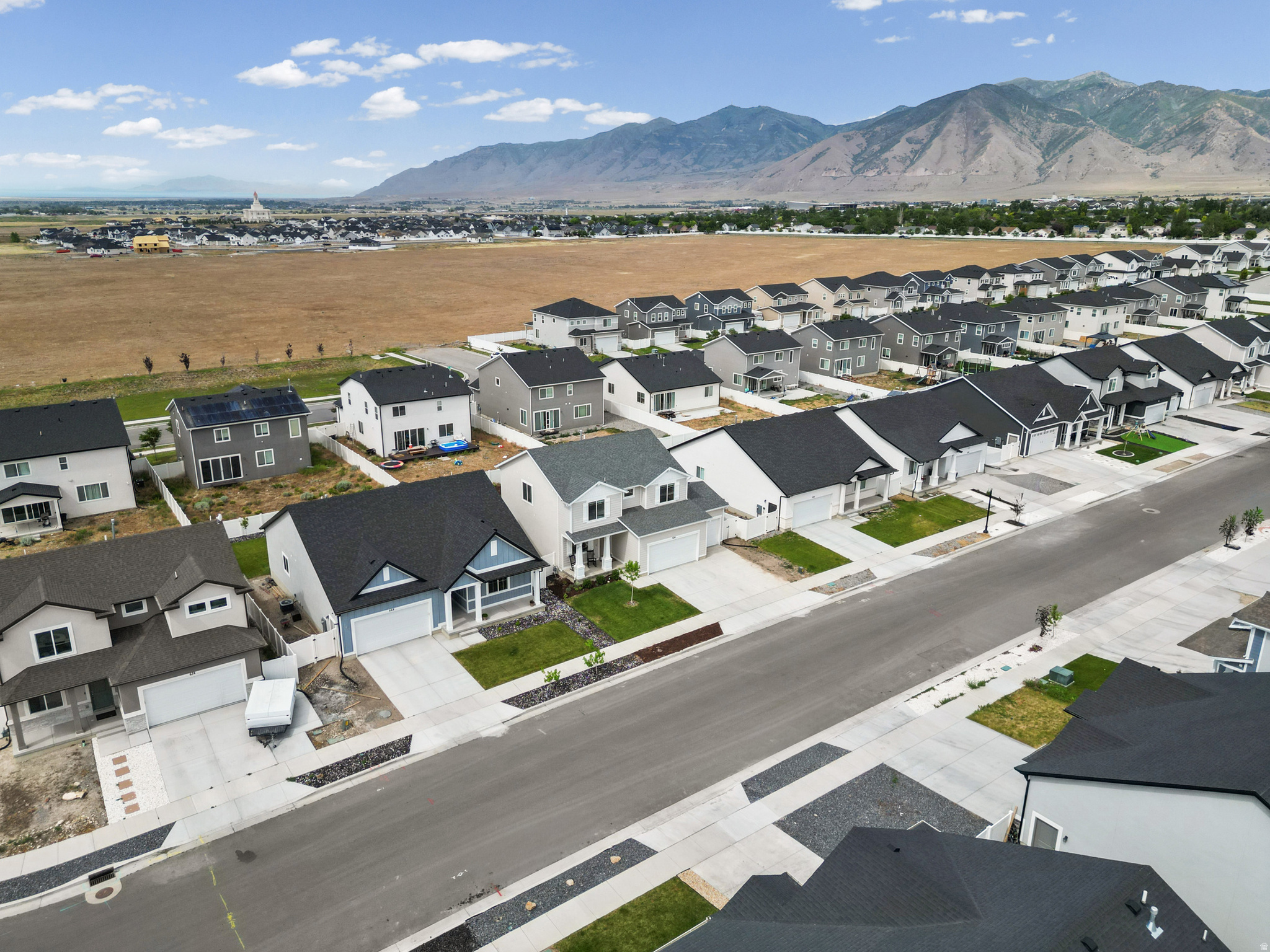 LEXINGTON GREENS - Residential