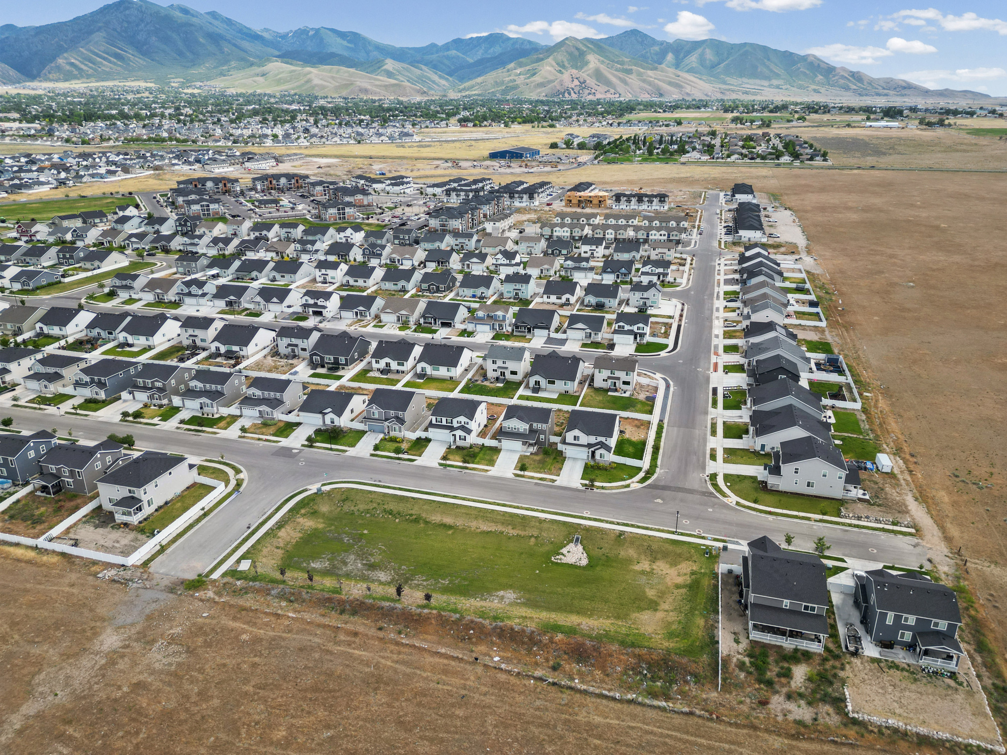 LEXINGTON GREENS - Residential