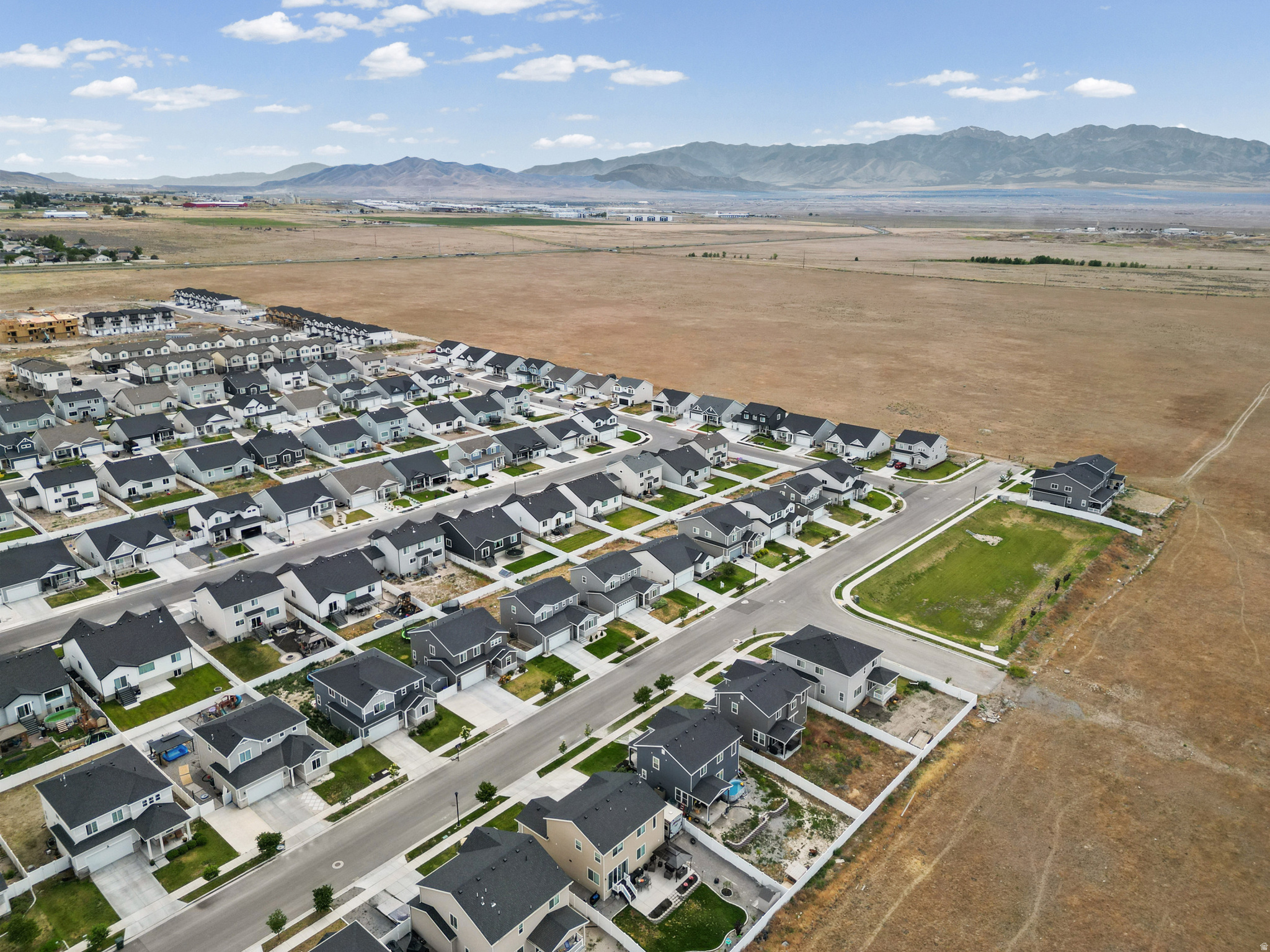 LEXINGTON GREENS - Residential