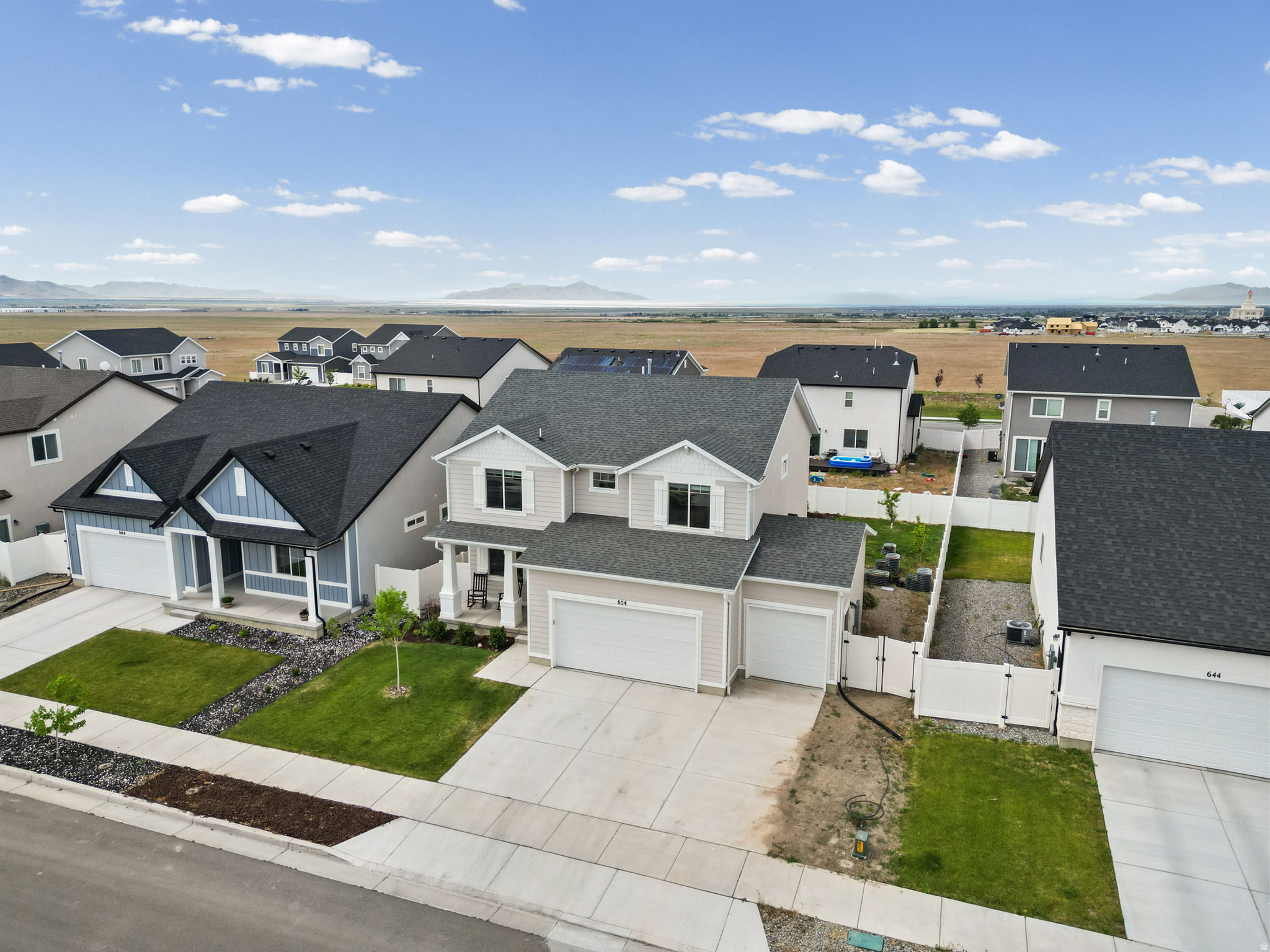LEXINGTON GREENS - Residential