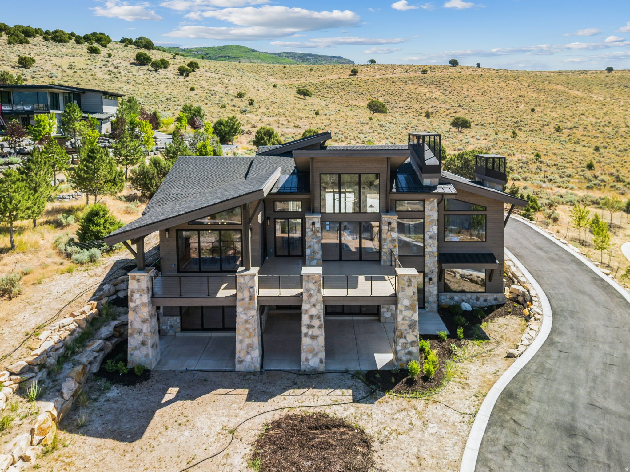Experience luxury mountain living at its finest in this brand-new 6,500 sq ft contemporary masterpiece, ideally situated in the prestigious gated community of Red Ledges. Showcasing panoramic views of the Heber Valley and surrounding mountain range, this light and bright home is designed to impress. Featuring 5 spacious bedrooms, an expansive great room, and an impeccably designed kitchen with double islands. Downstairs has plenty of space for entertaining, with a gym and theatre room, every inch of this home blends modern elegance with mountain charm.