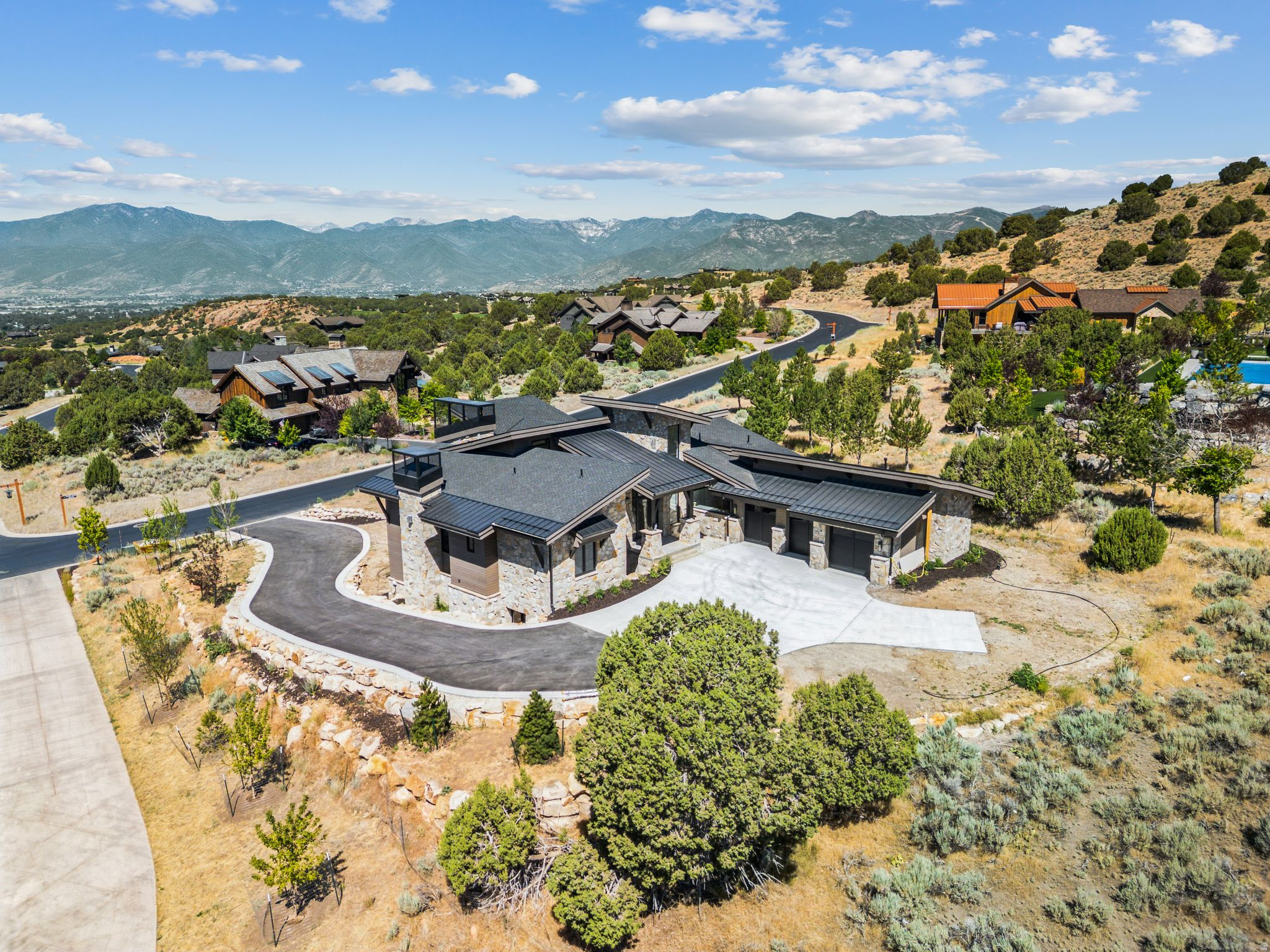 RED LEDGES - Residential