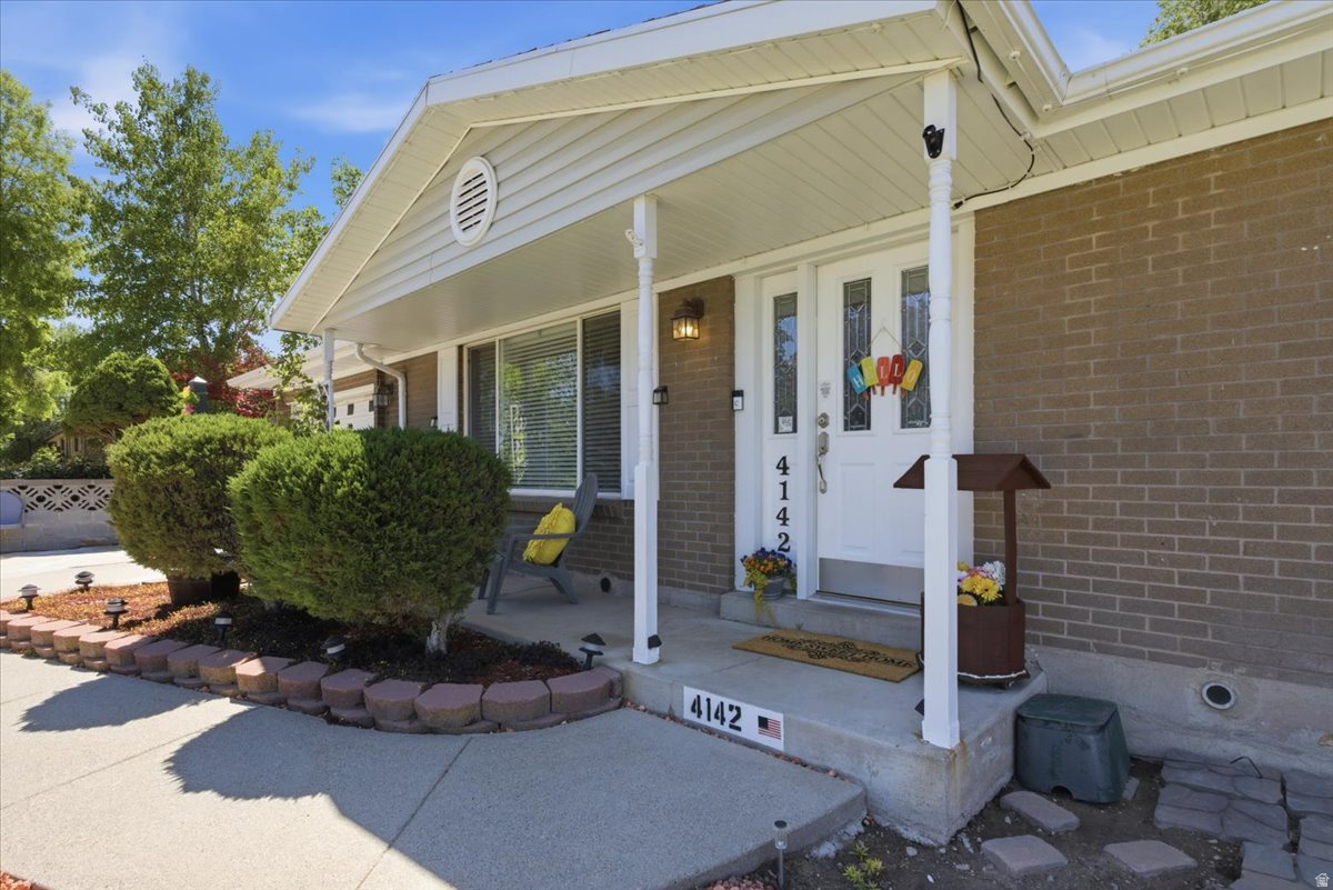 COLONY WEST - Residential